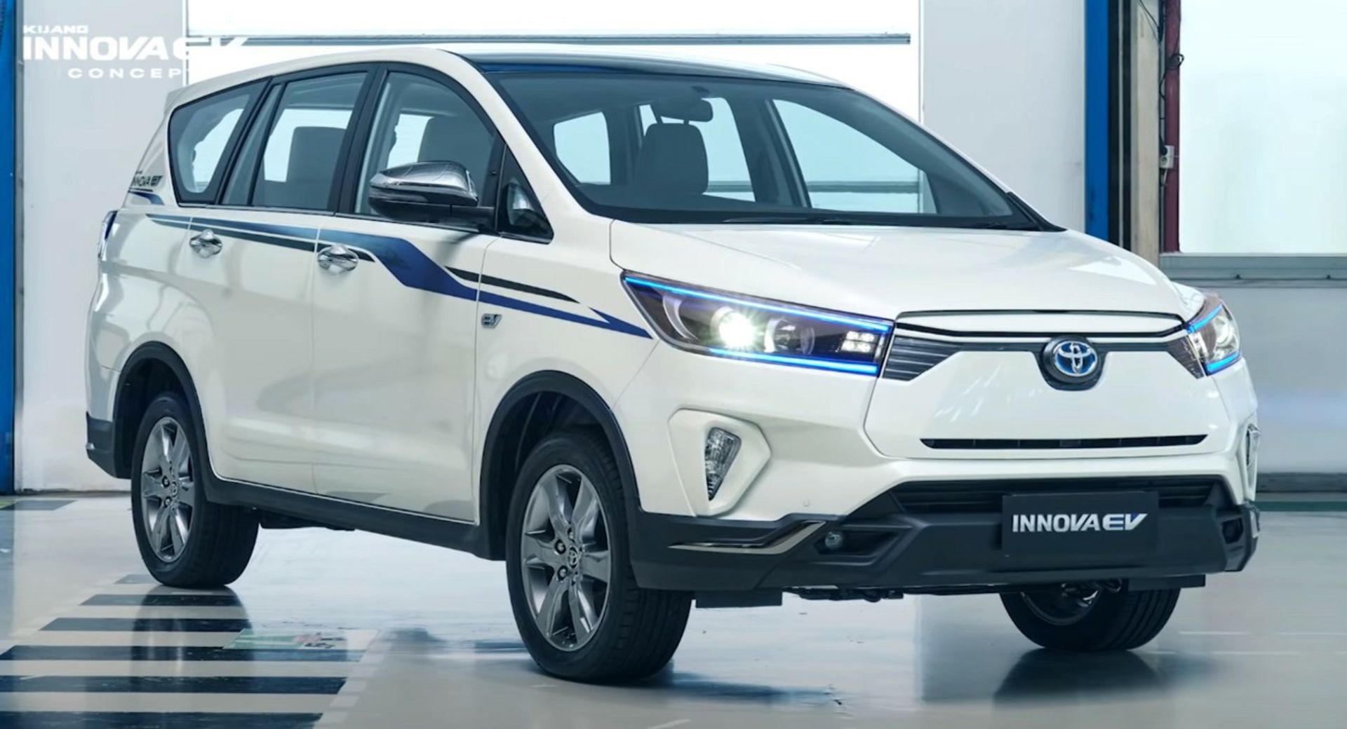 Toyota-Innova-EV-Concept-4