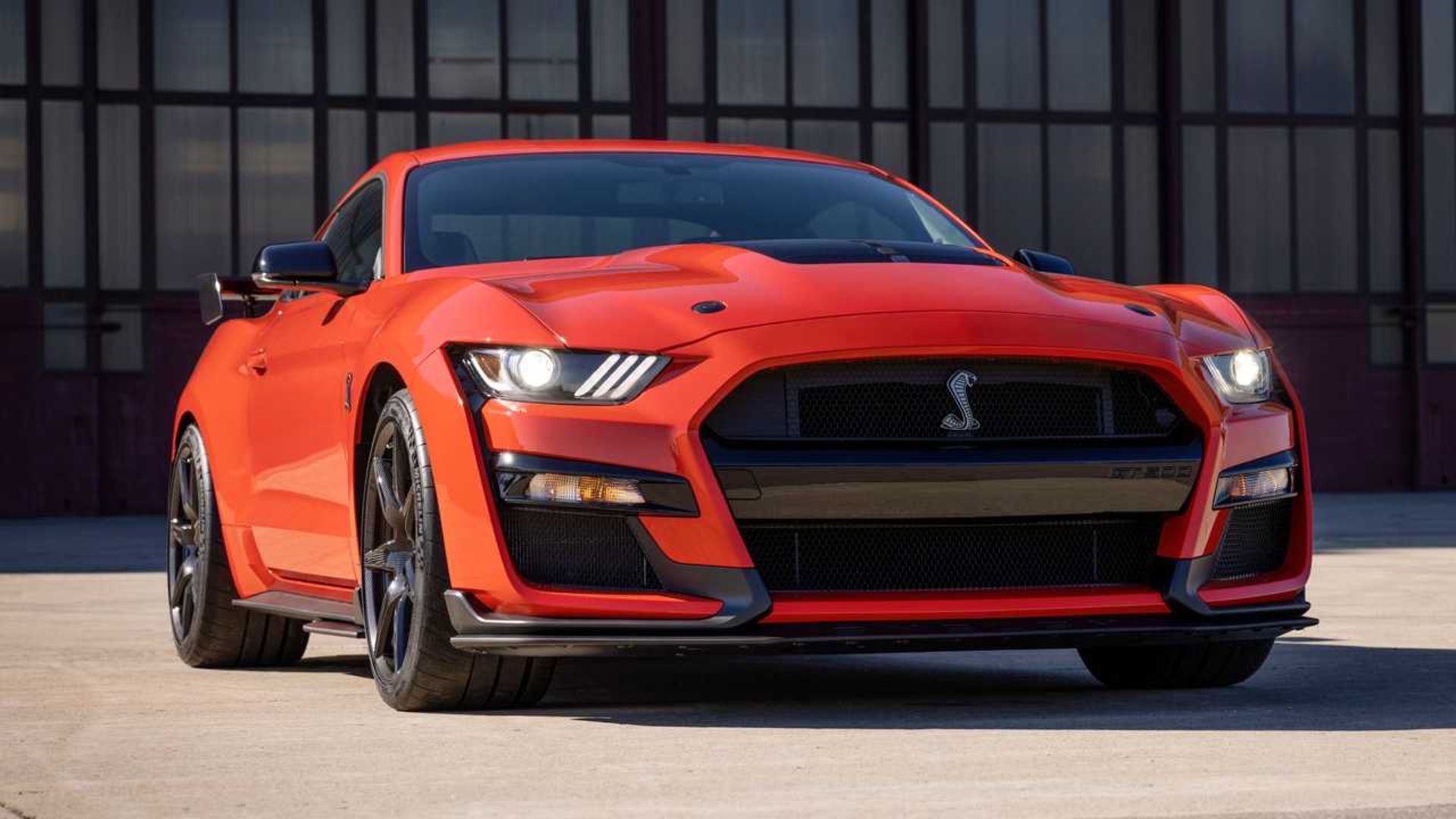 ford-mustang-shelby-gt500-code-orange-front-low