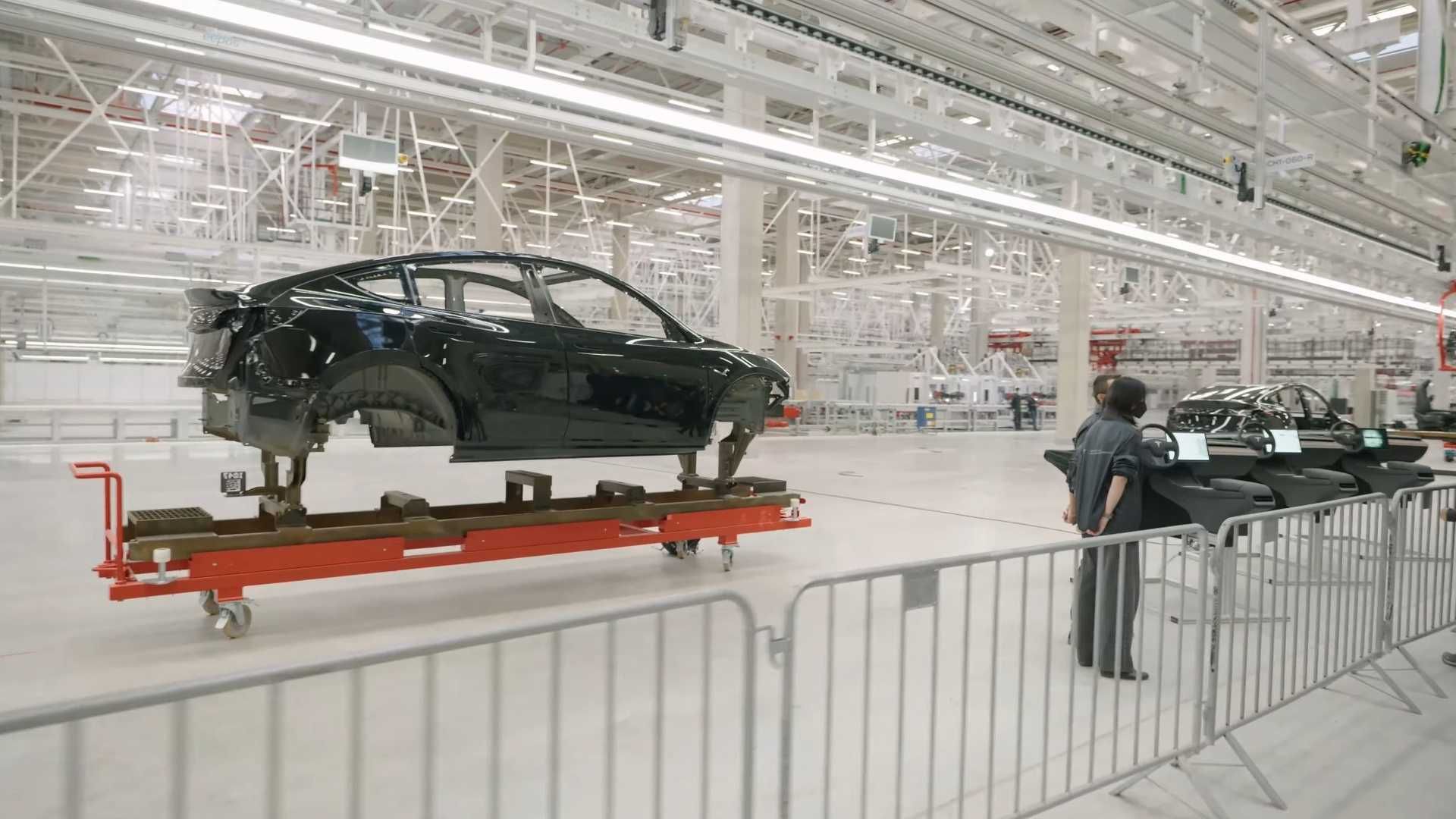 tesla-gigafactory-berlin-brandenburg-county-fair-in-germany-october-10-2021 (3)