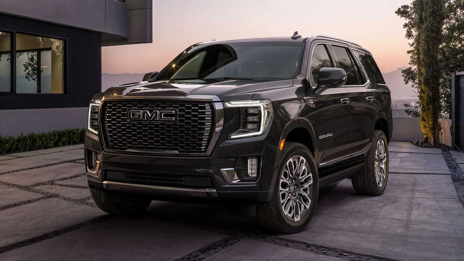 2023-gmc-denali-yukon-ultimate-front-view