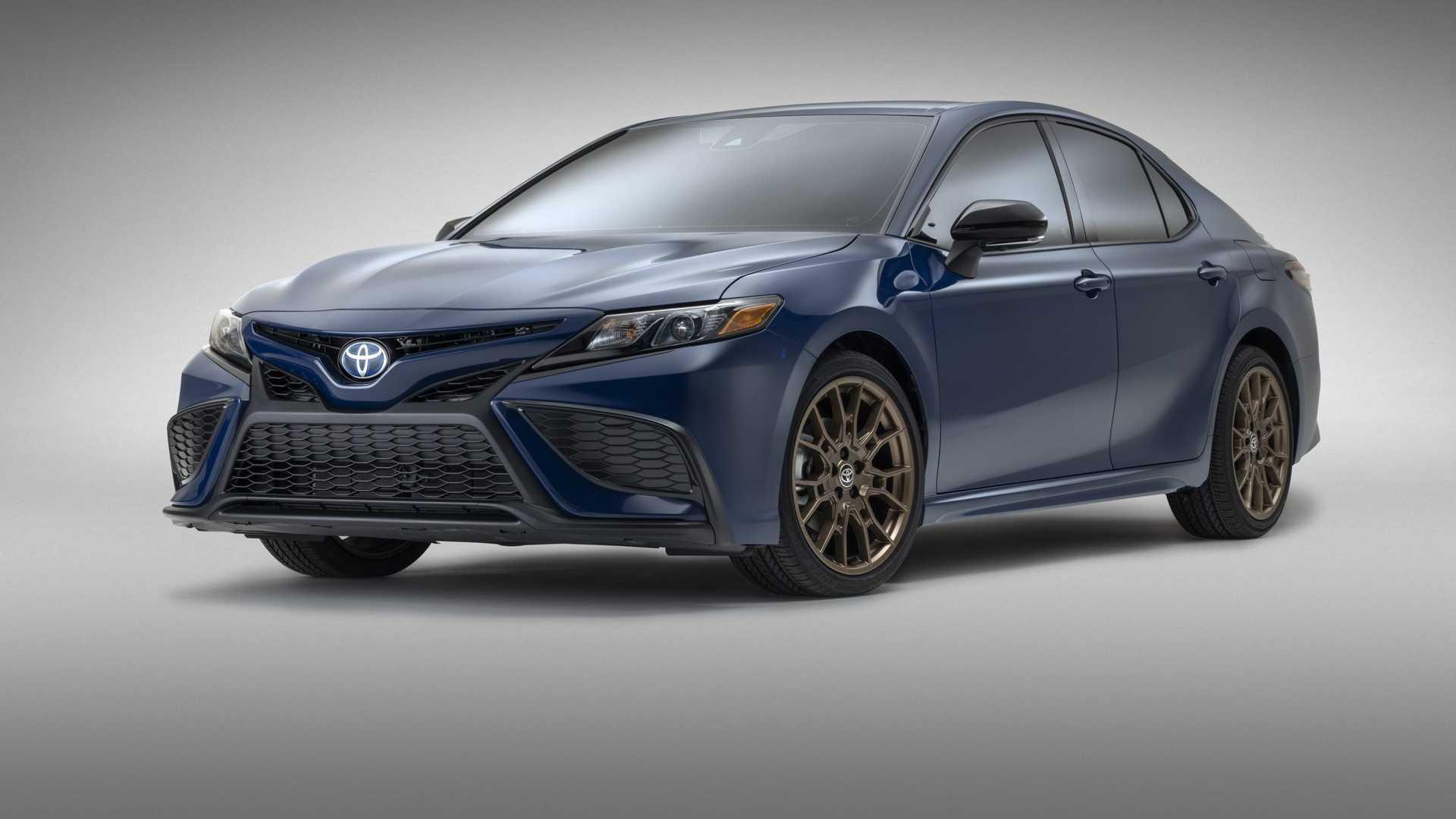 2023-toyota-camry-hybrid-nightshade-special-edition