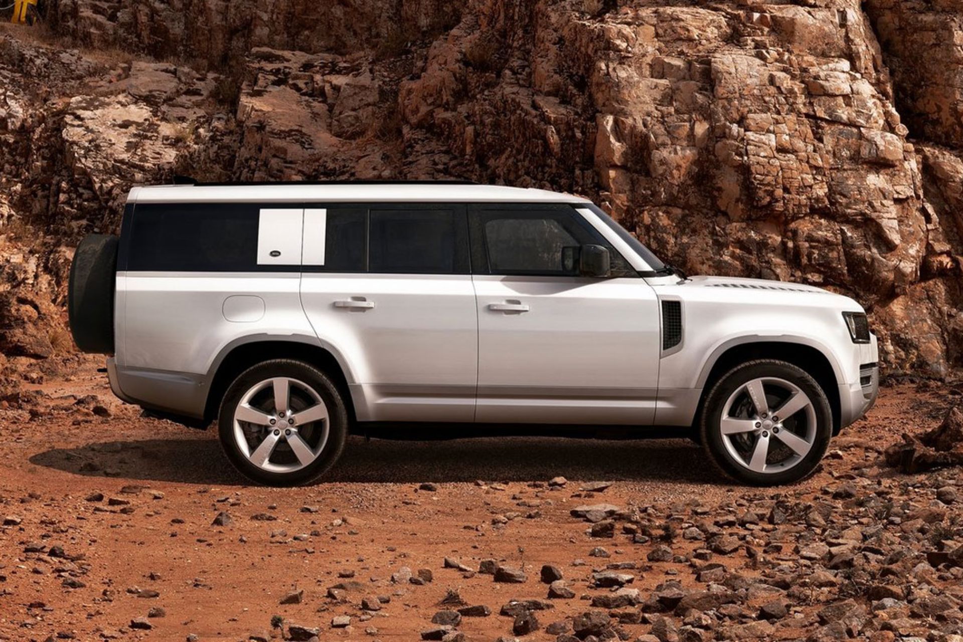 Land-Rover-Defender-130-1