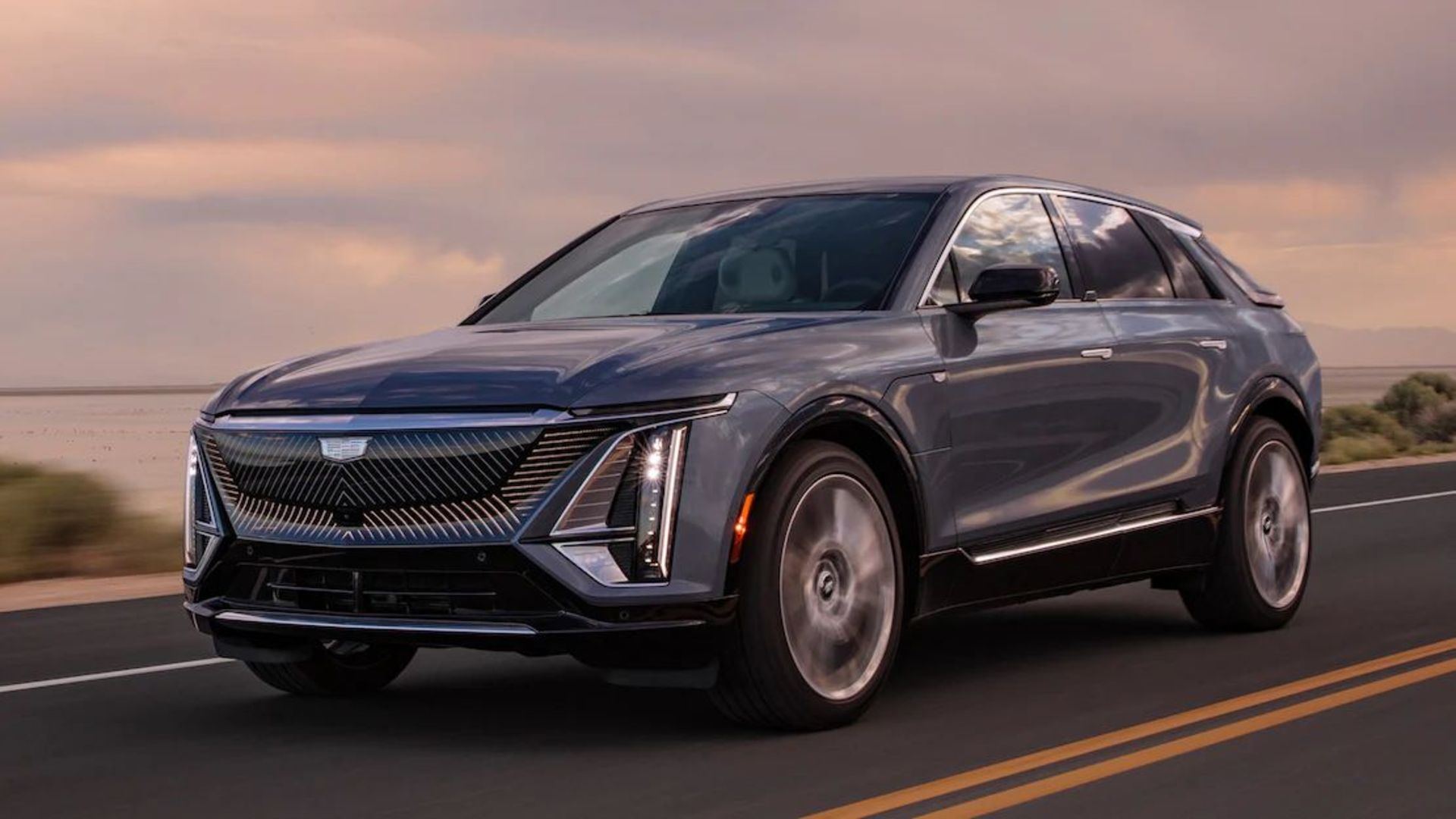 2023-Cadillac-Lyriq-EV-in-motion-6