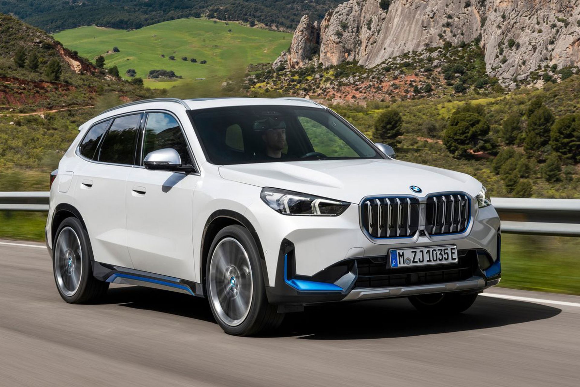 BMW-iX1-4