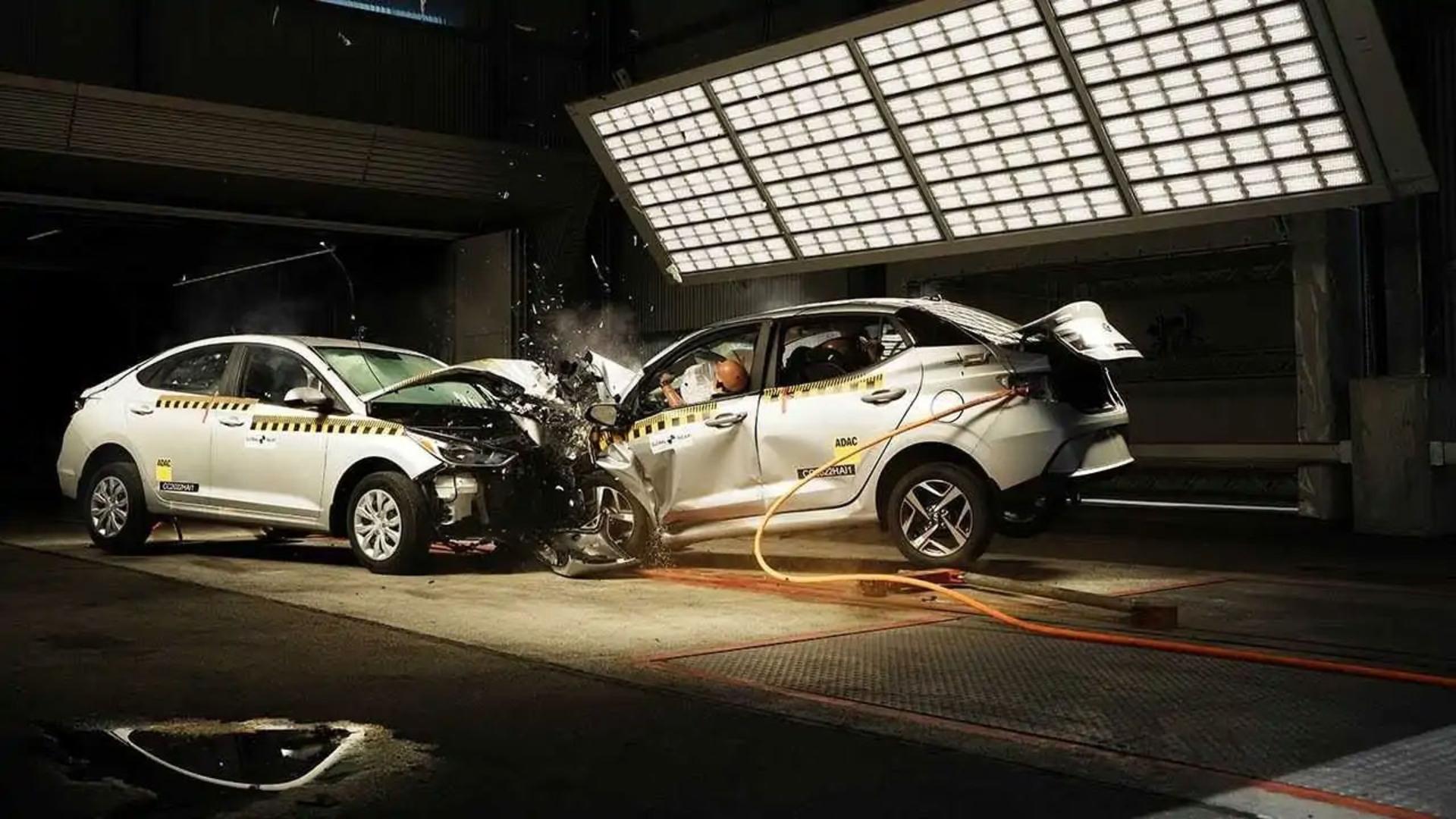 Crash-Test-Of-Entry-Level-Hyundai-Sedans