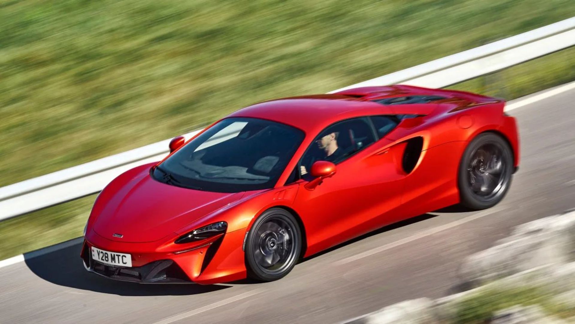McLaren-Artura-(10)_teu5fp
