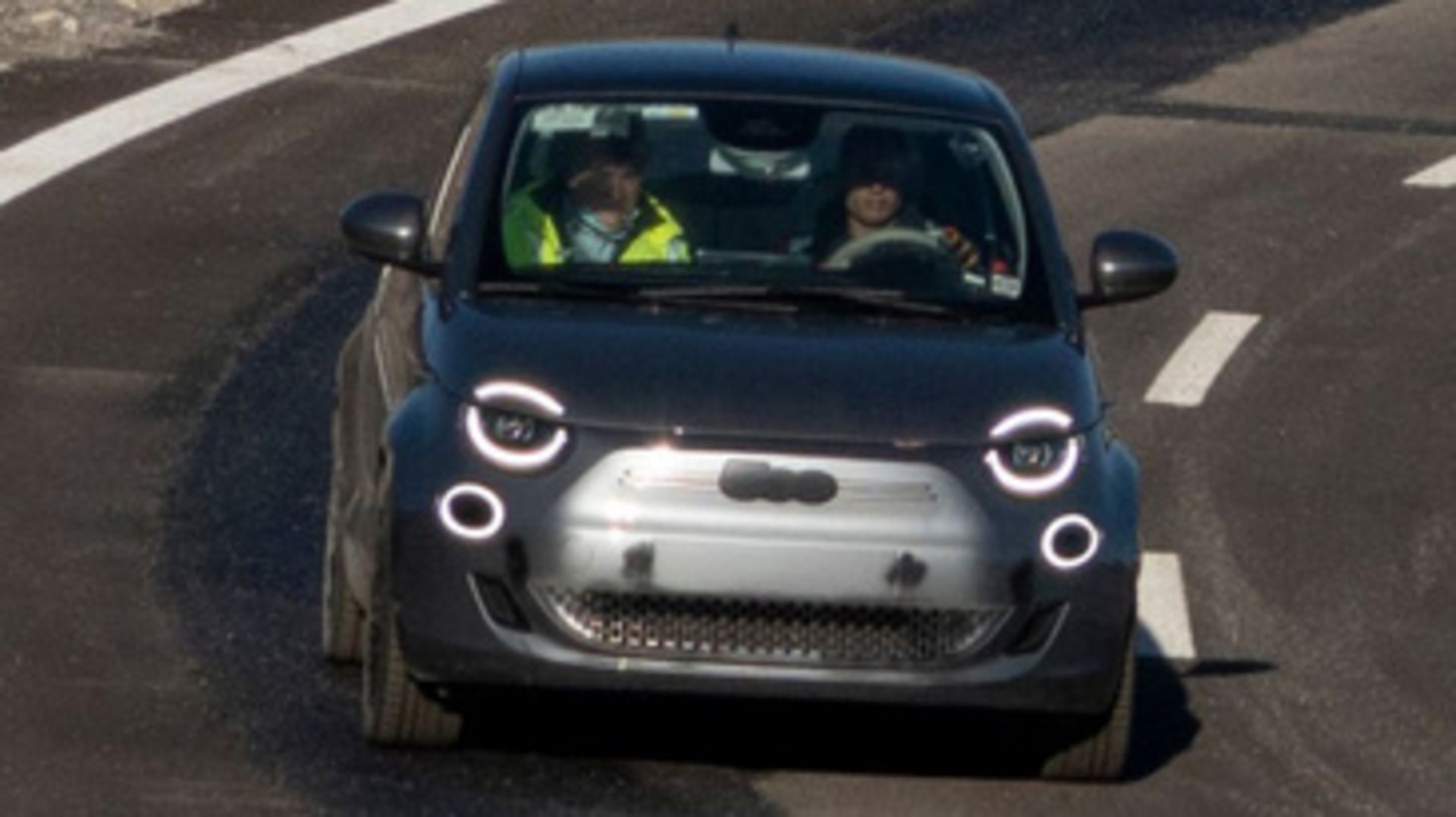 image-fiat-tests-wireless-road-charging-165512010918702