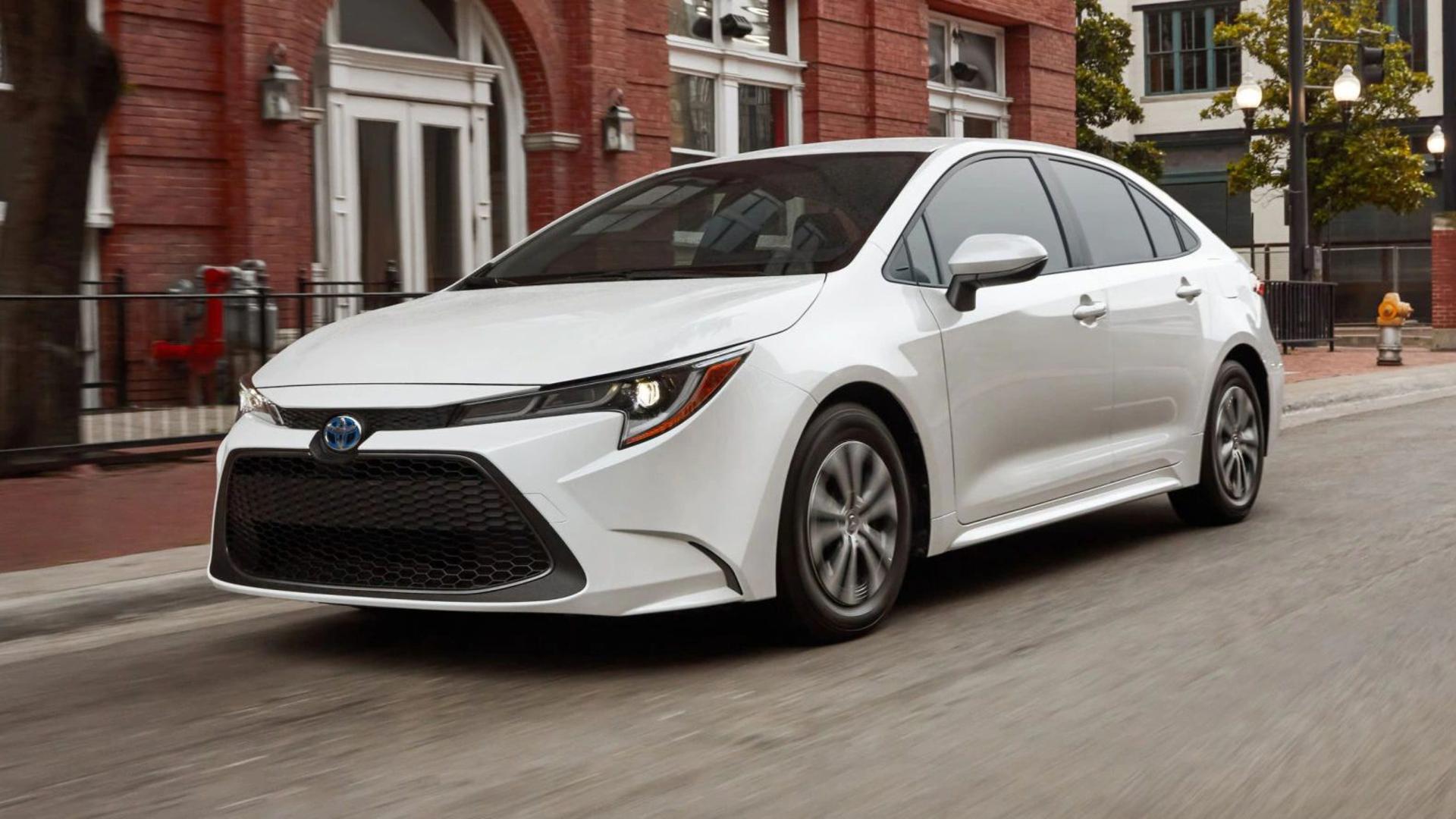 2022-Toyota-Corolla-Hybrid-02