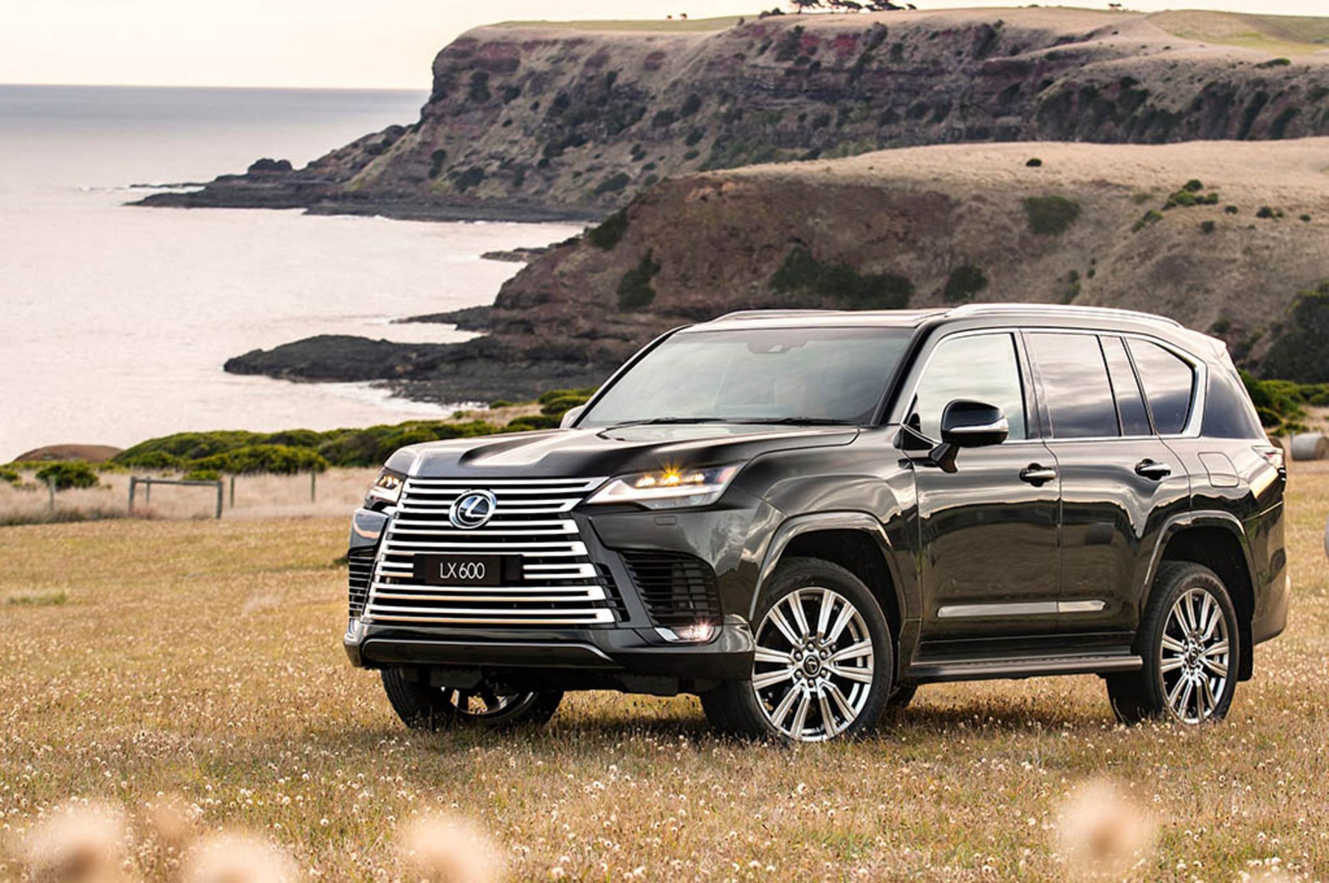 2022_Lexus_LX600_Ultra_Luxury_2