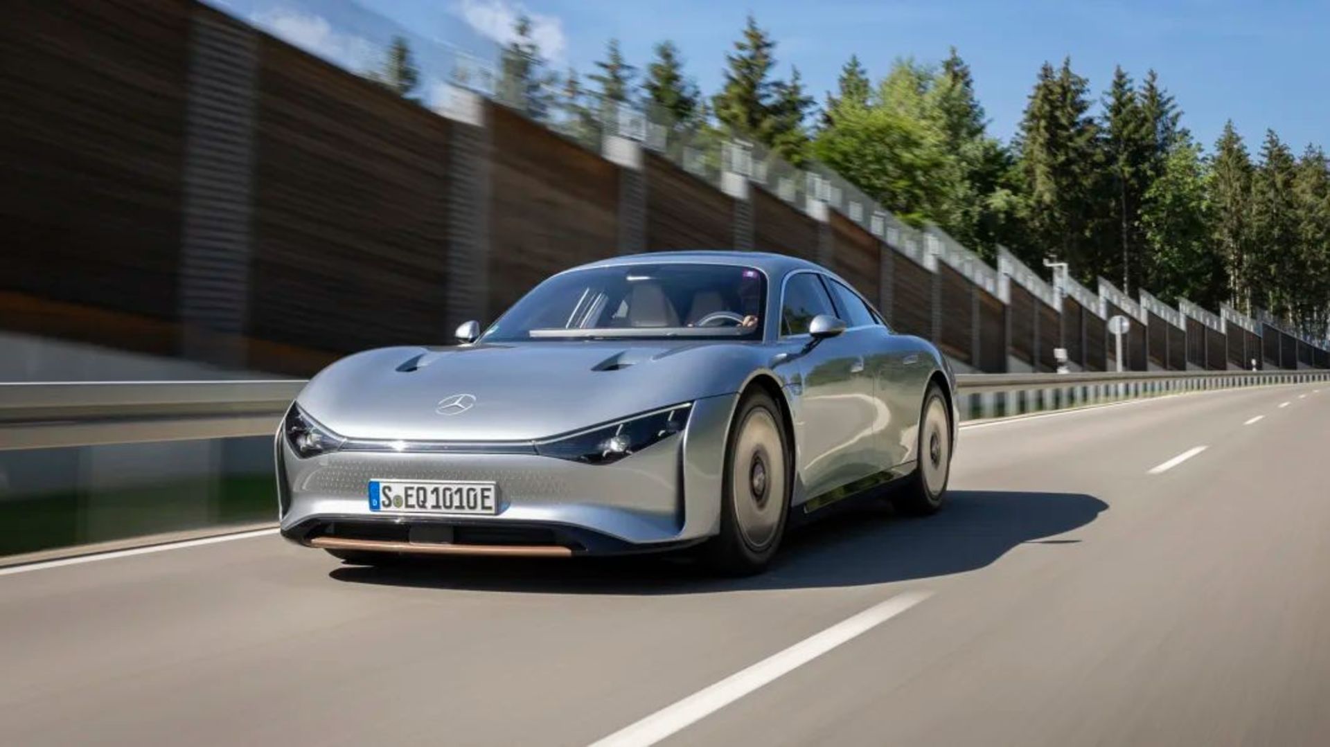 Mercedes-Benz-EQ-XX-action-front-three-quarter