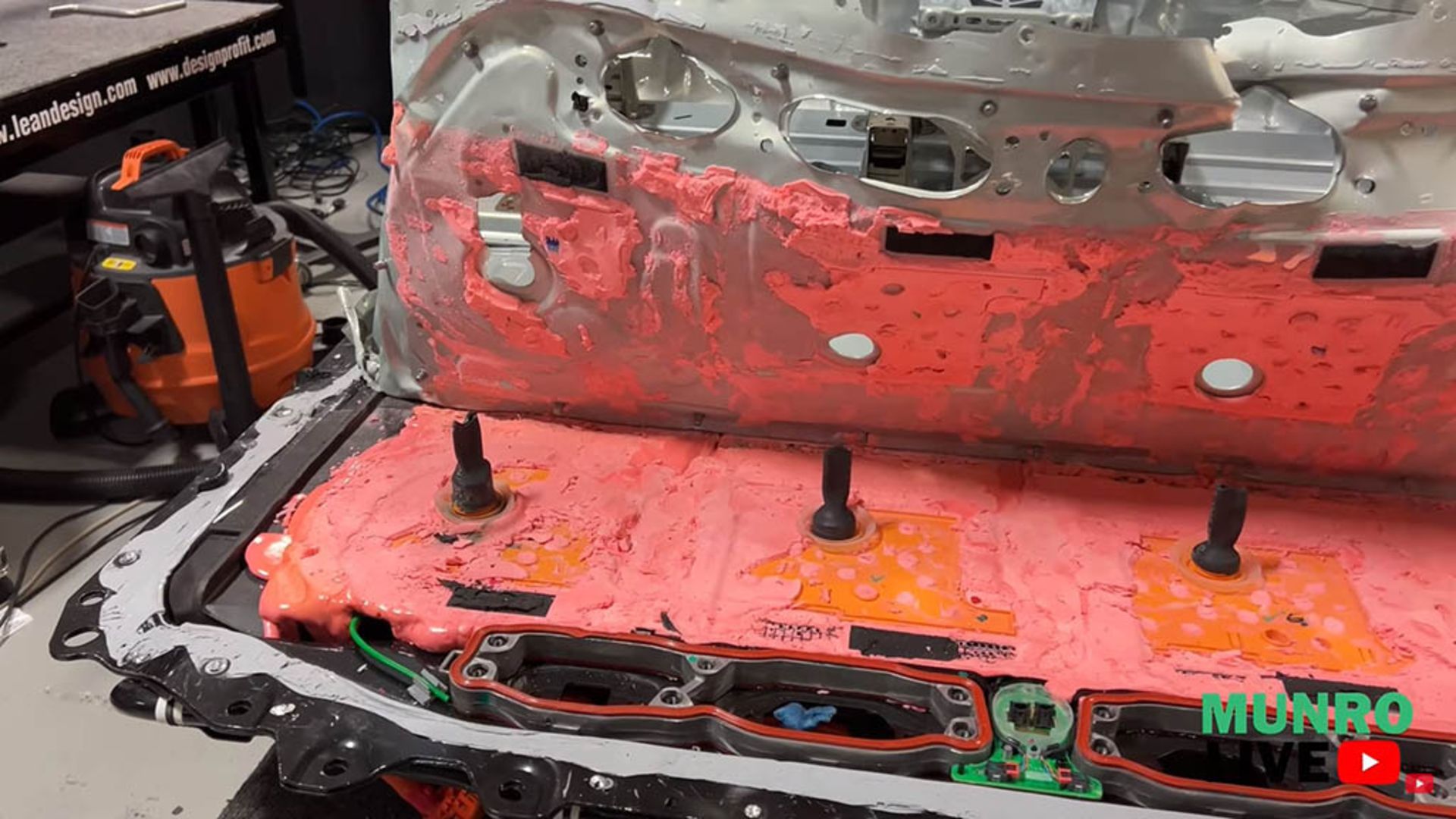munro-associates-tesla-s-4680-structural-battery-pack-has-zero-repairability_3