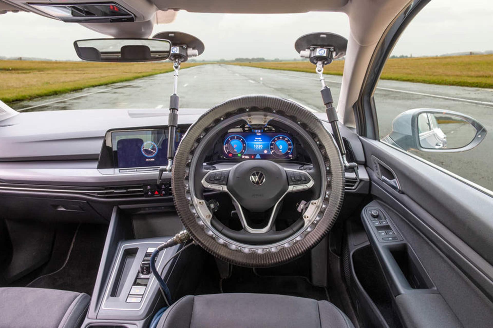 self-driving-steering-wheel