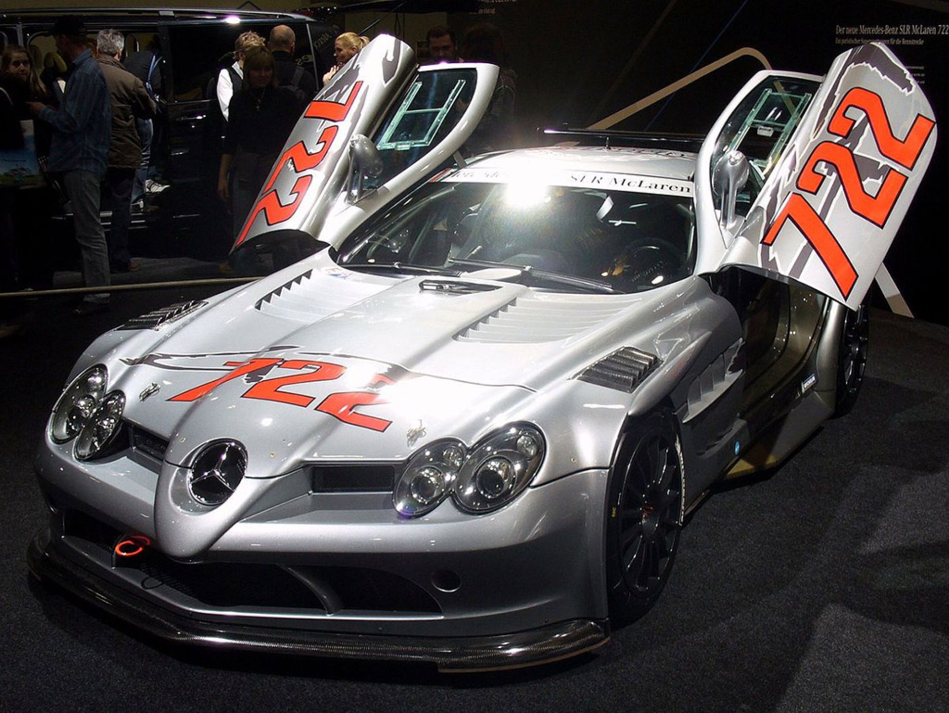 1200px-Mercedes-Benz_SLR_McLaren_Edition_722_GT-1024