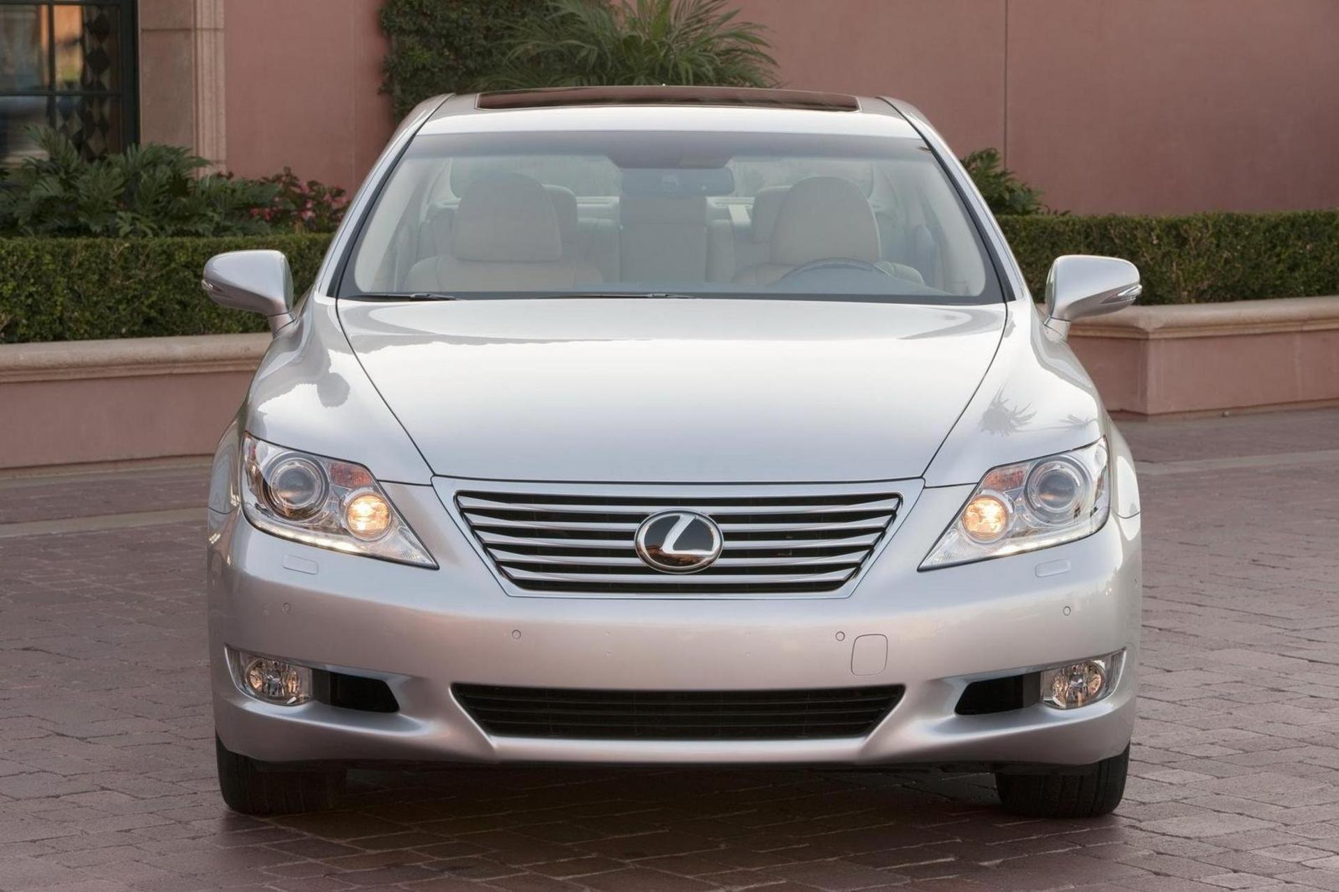 2010-lexus-ls-460-4