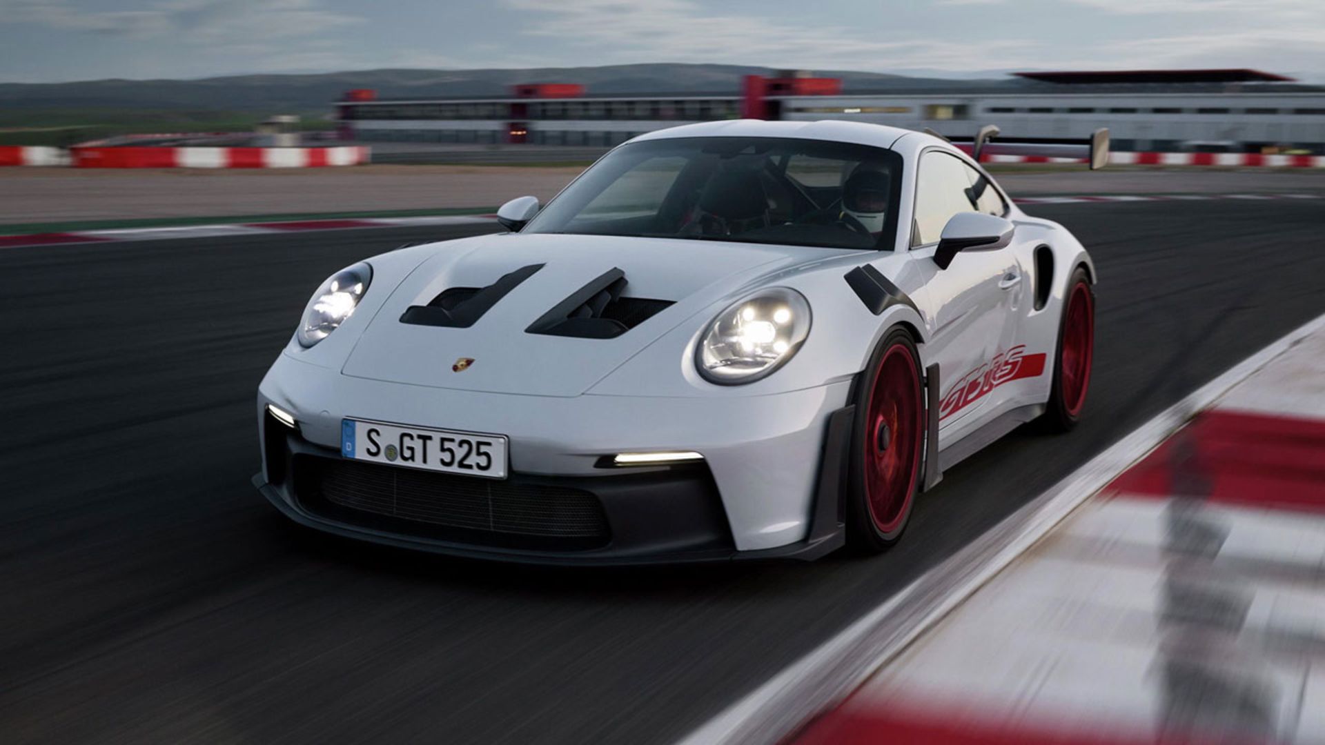 2023-Porsche-911-GT3-RS-7