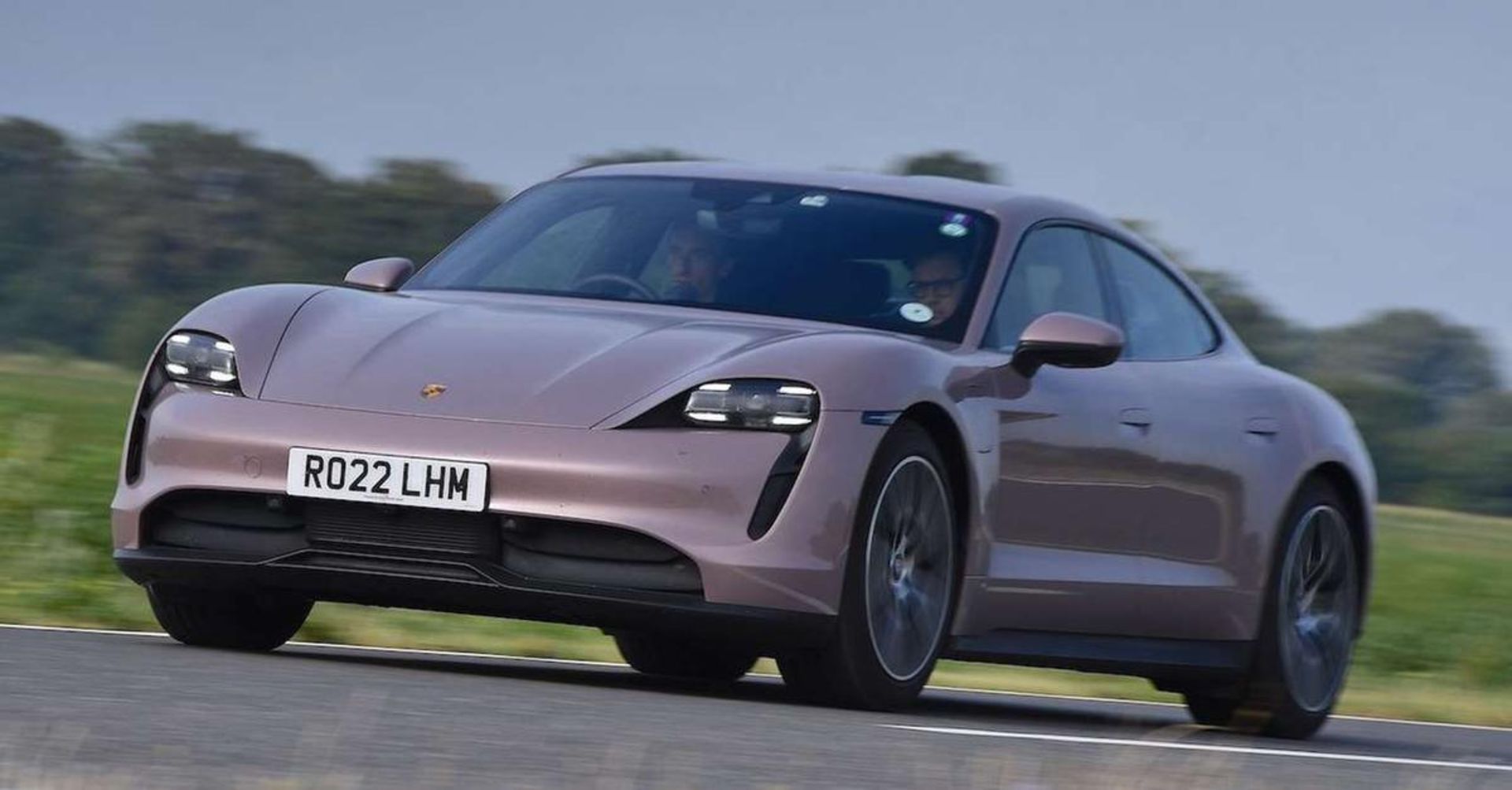 The-Porsche-Taycan-plane-crossed-14-countries-in-24-hours