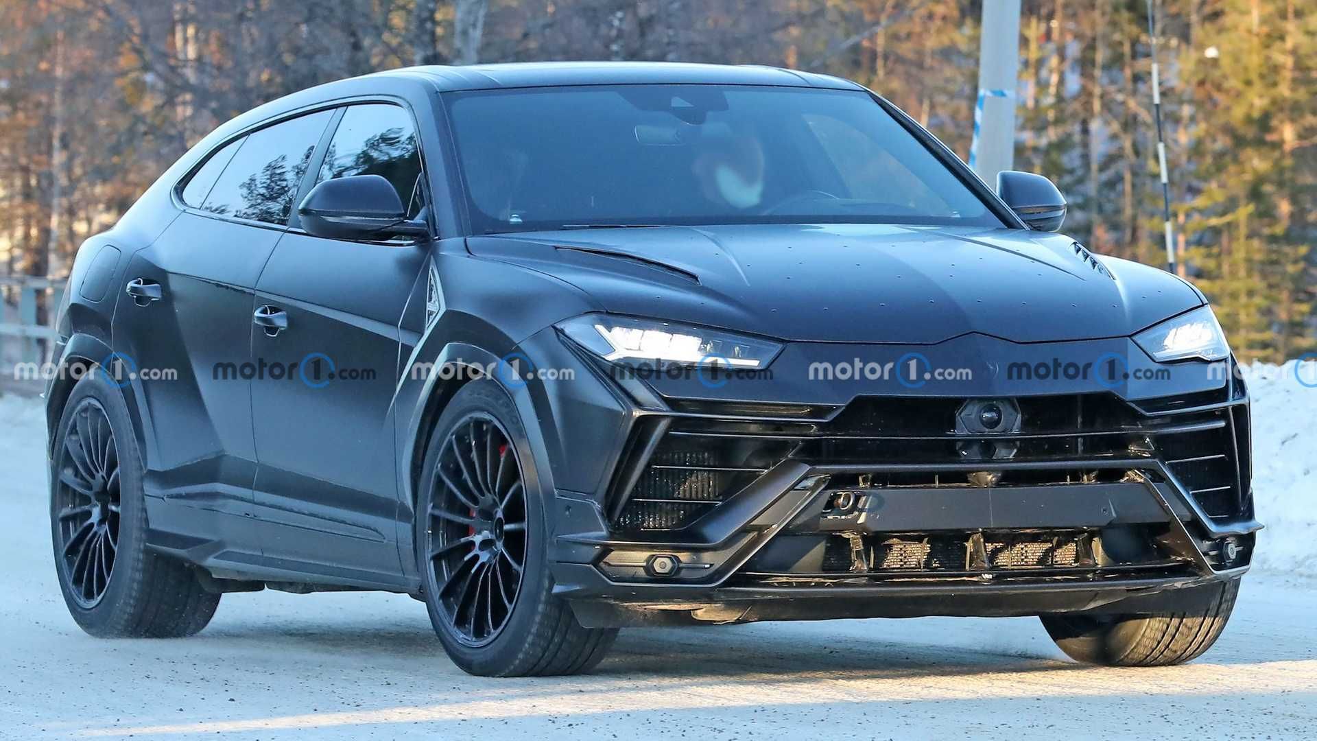 new-lamborghini-urus-spy-shots (1)