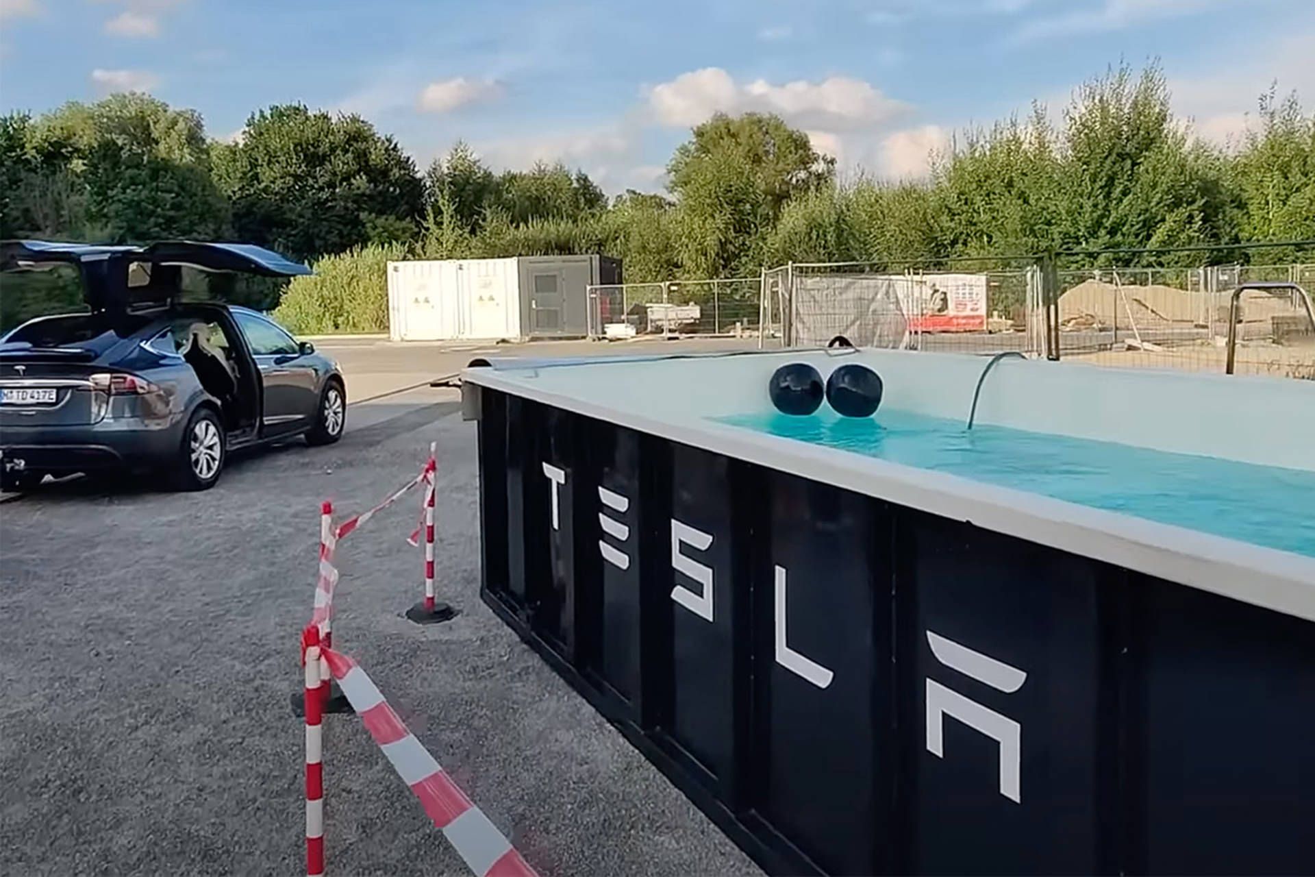tesla-super-pool-supercharger-hilden-germany