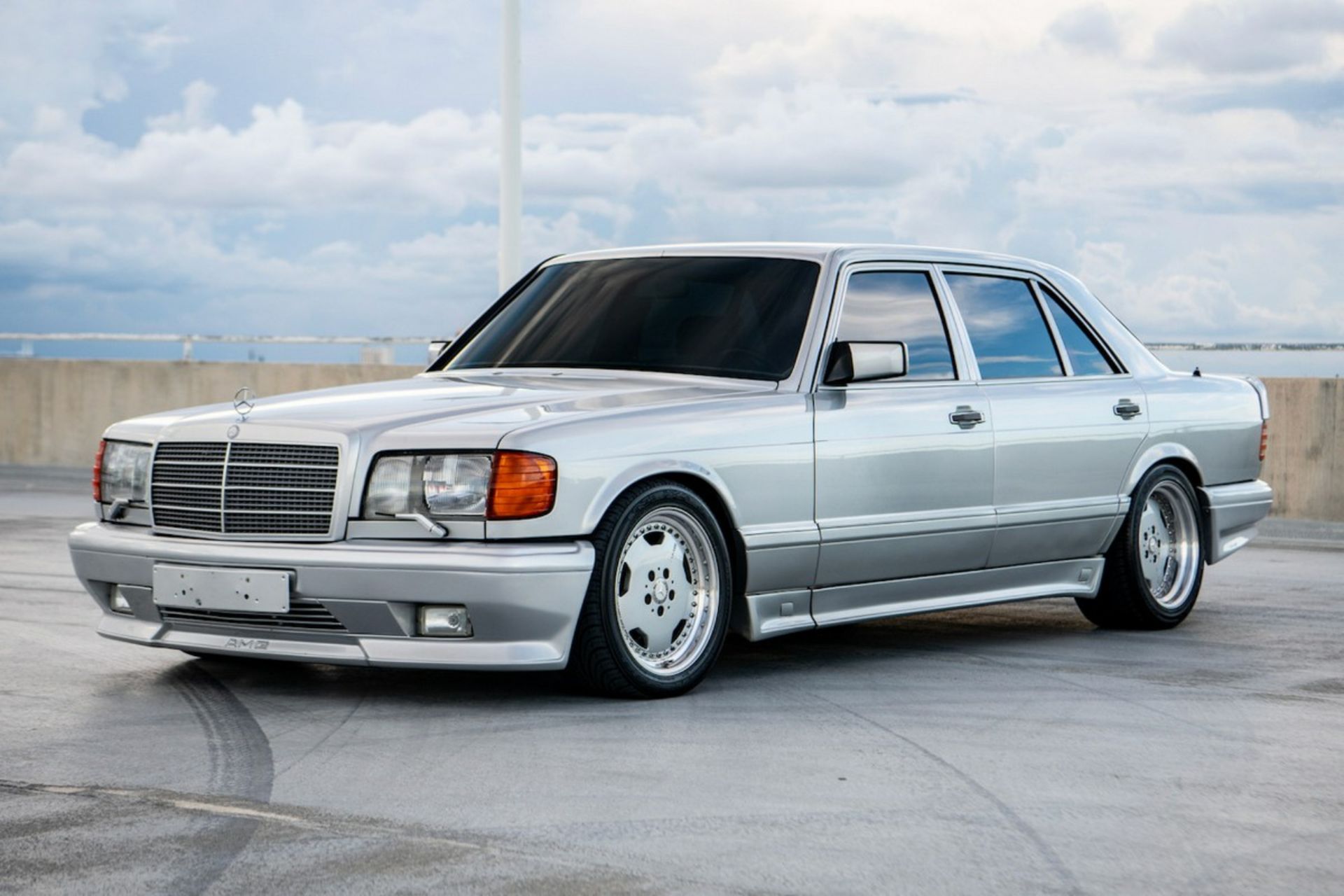 1991-Mercedes-Benz-560SEL-6.0-AMG-2