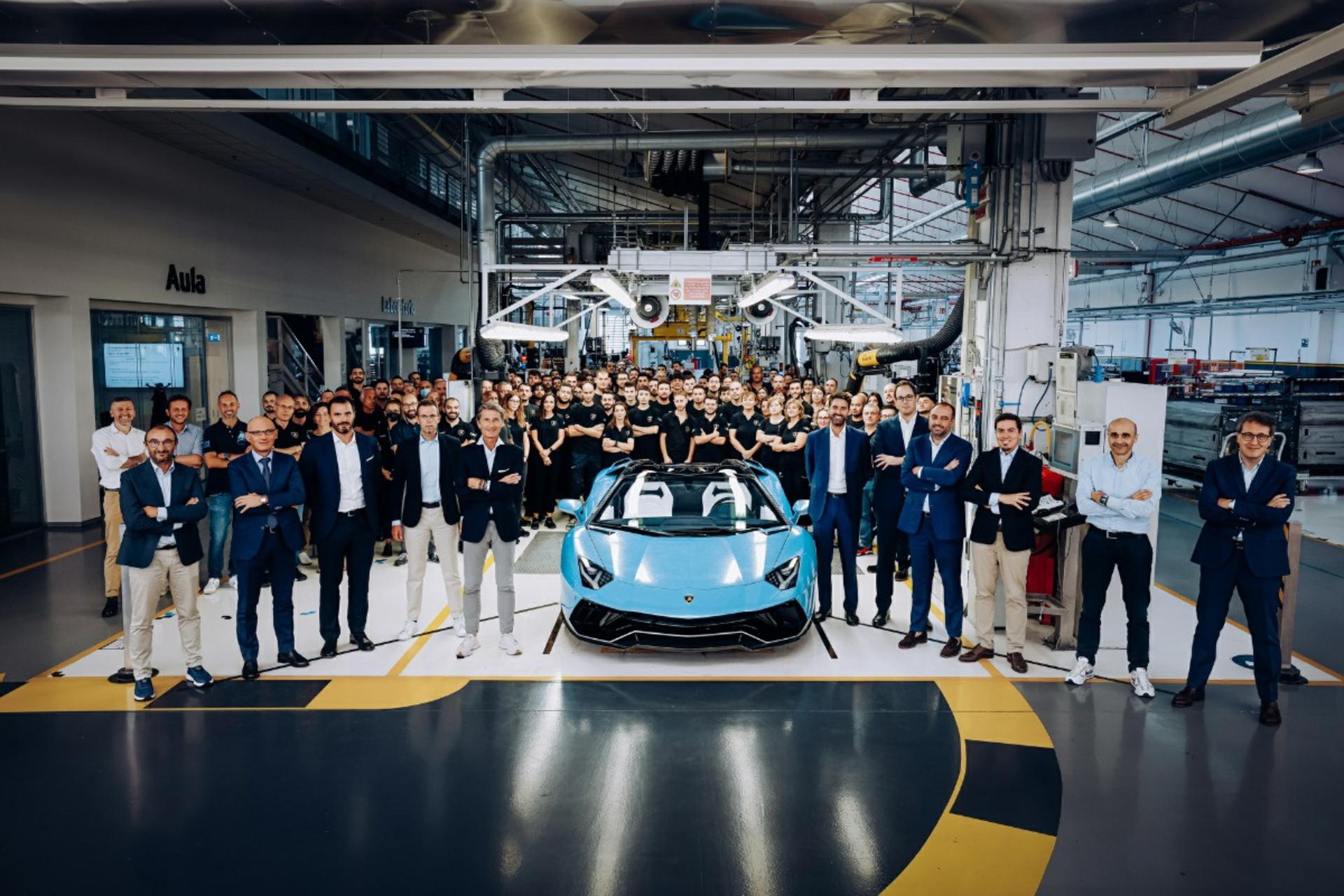 2022-Lamborghini-Aventador-Final-Model-4