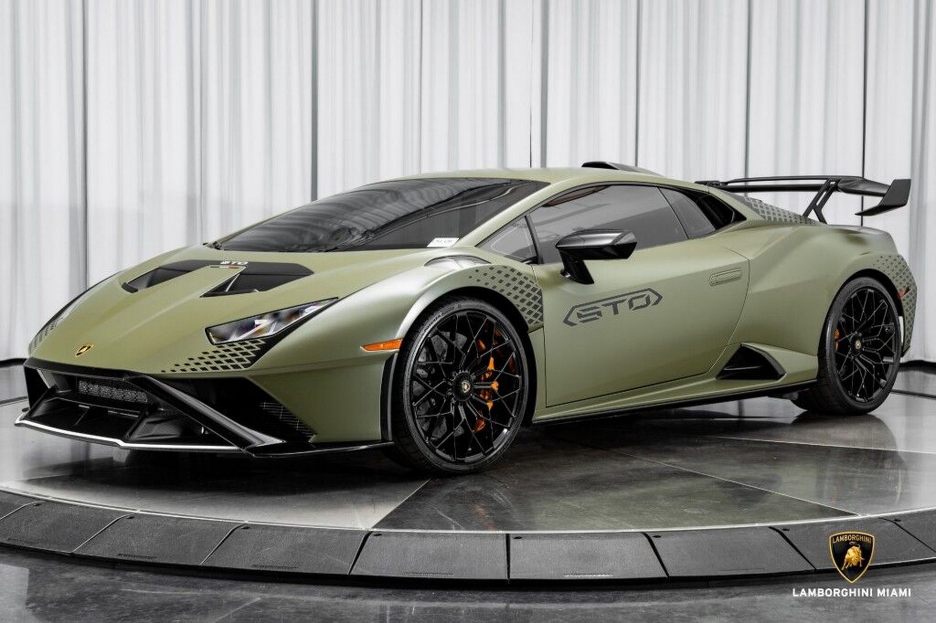 2022-Lamborghini-Huracan-STO-19