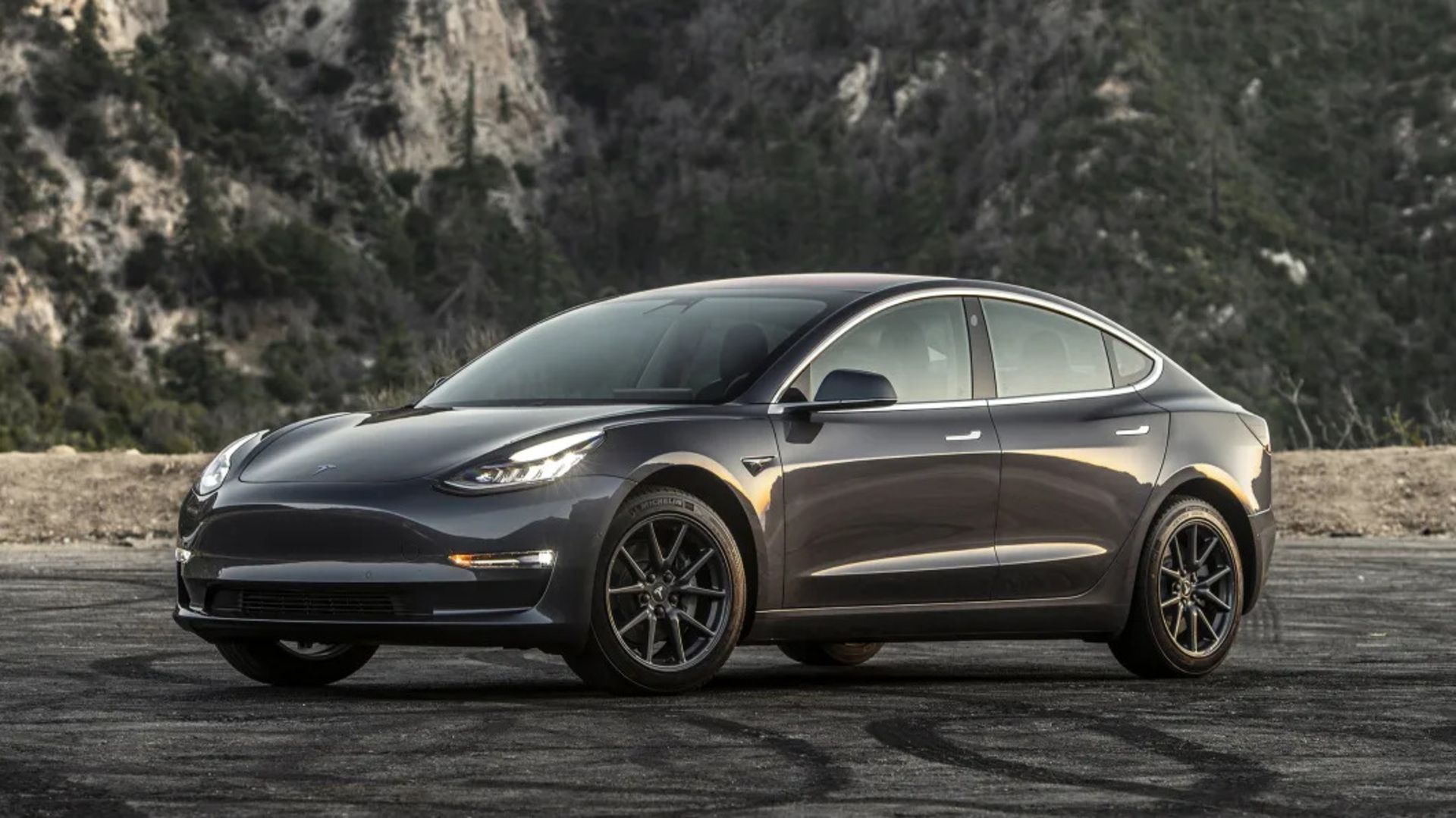 25-tesla-model-3-1