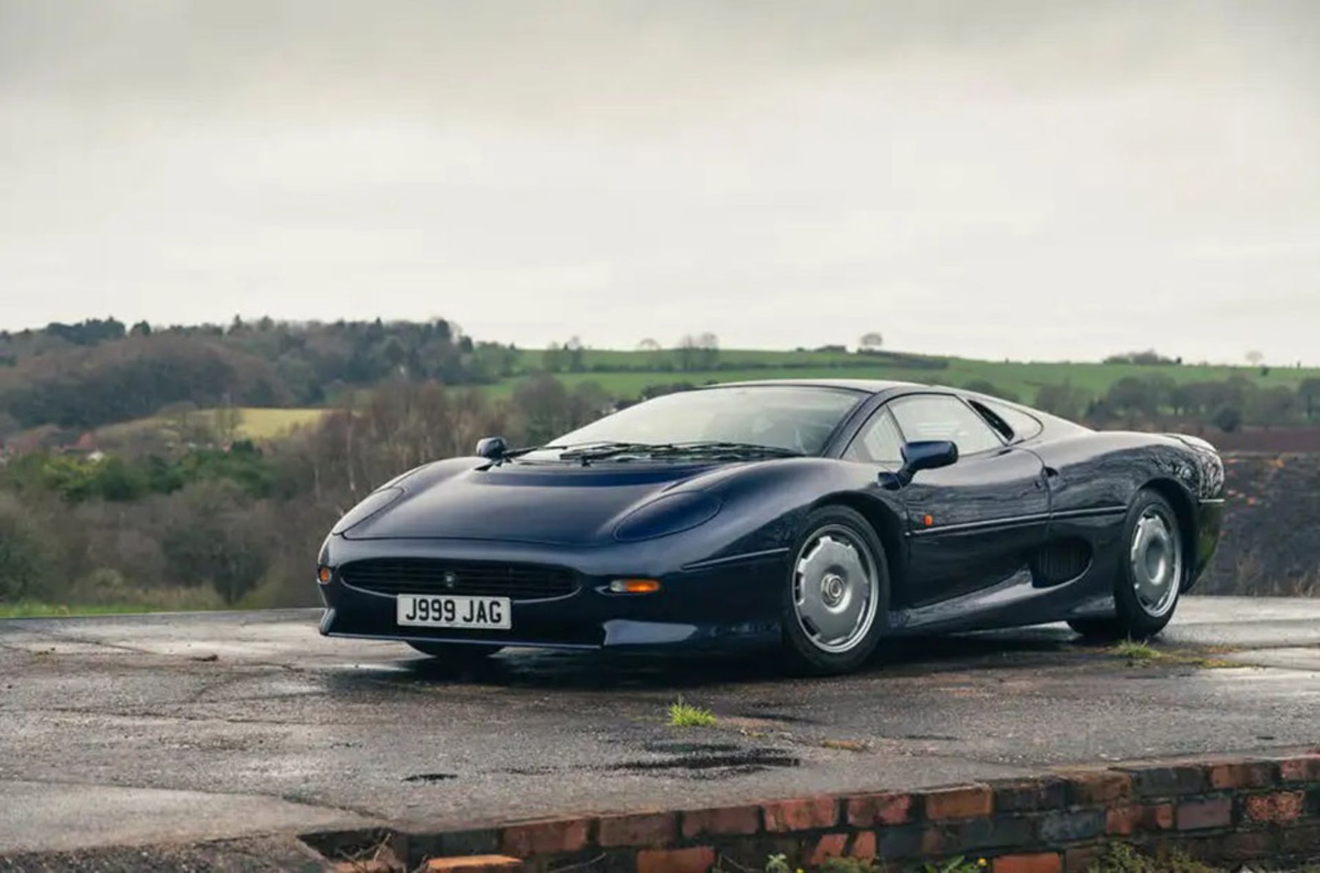 90-jaguar-xj220-static-front-corner-1024