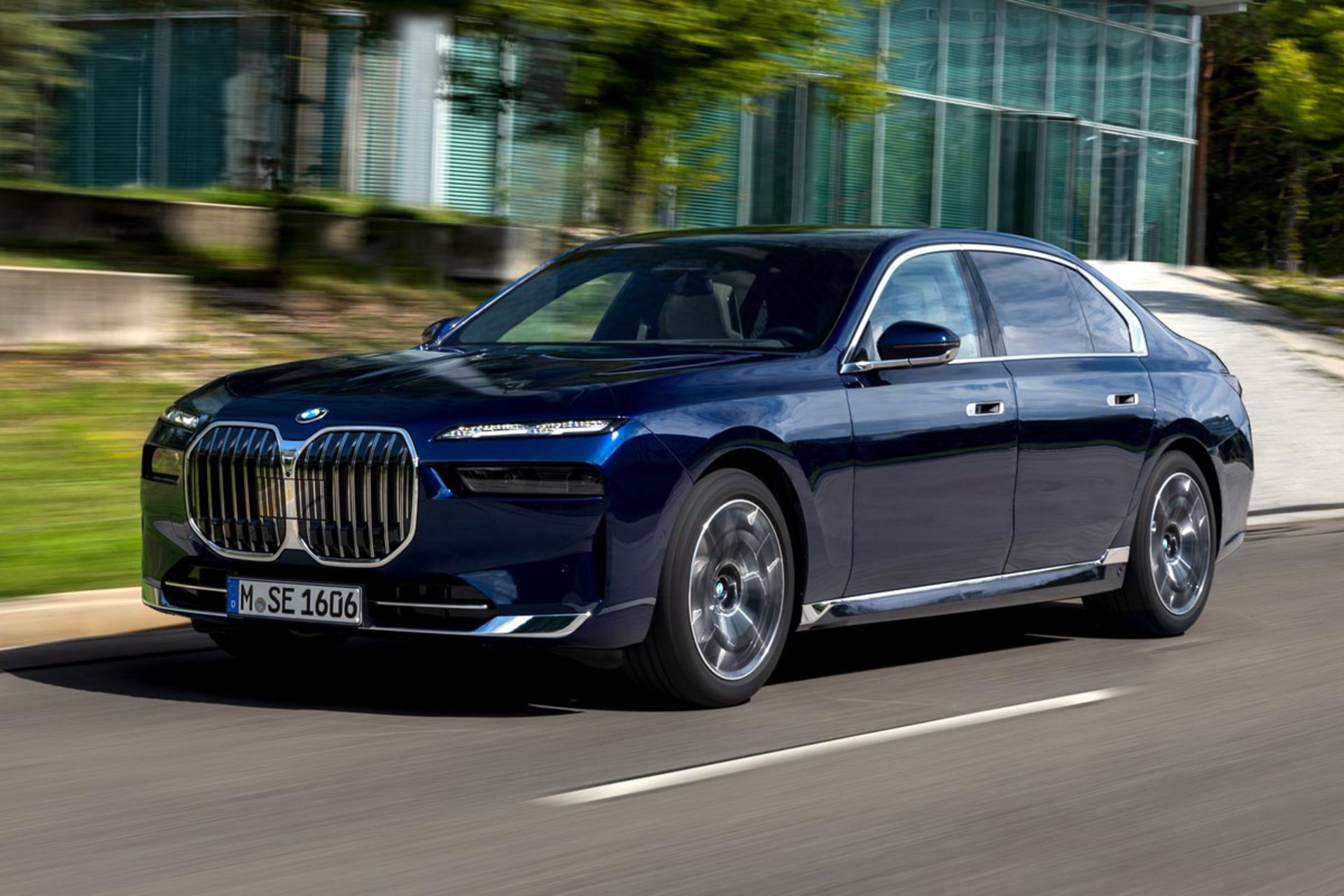 BMW-7-Series-1