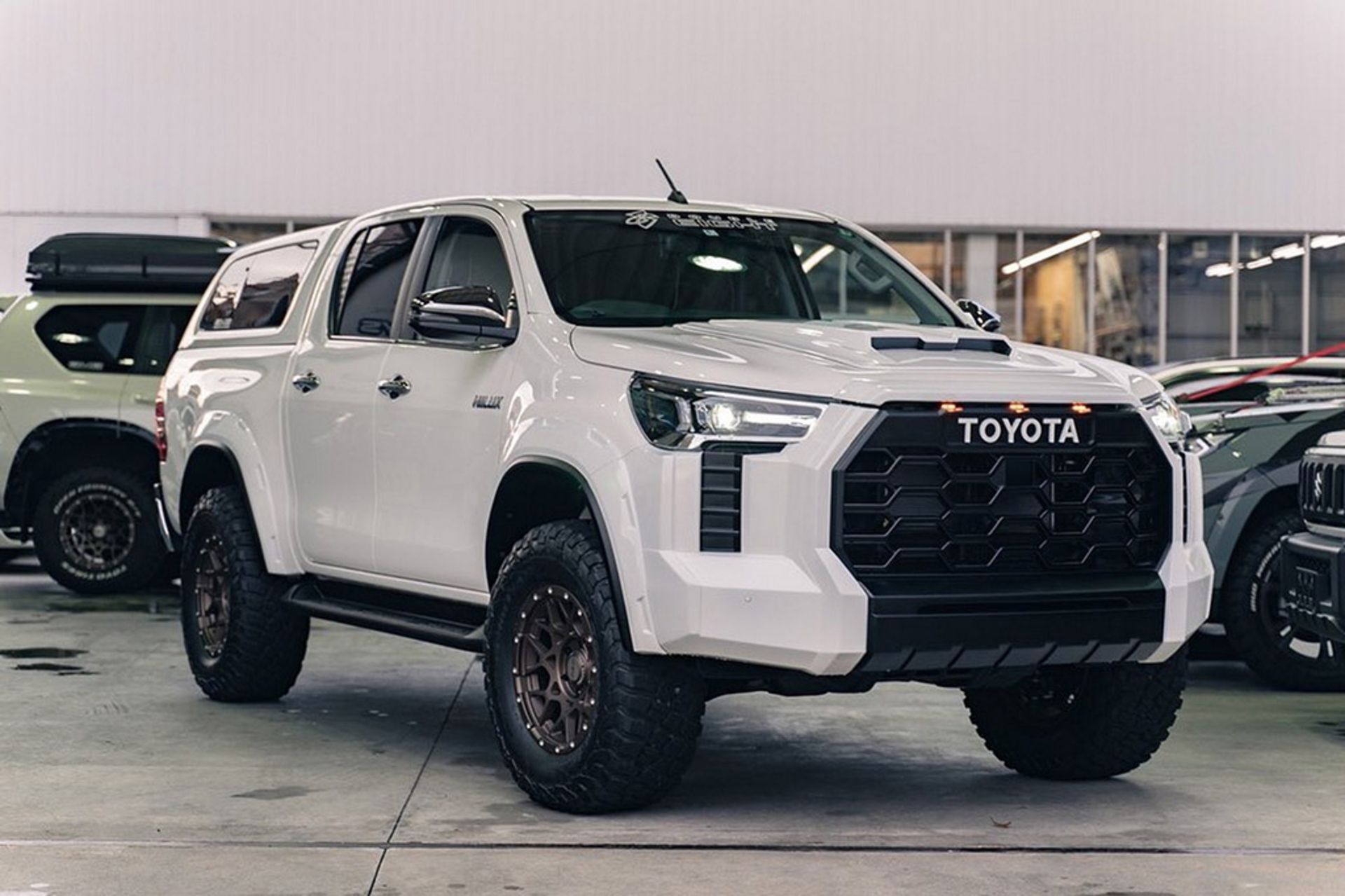 GMG-88-Toyota-Hilux-With-Tundra-Face-12-1024