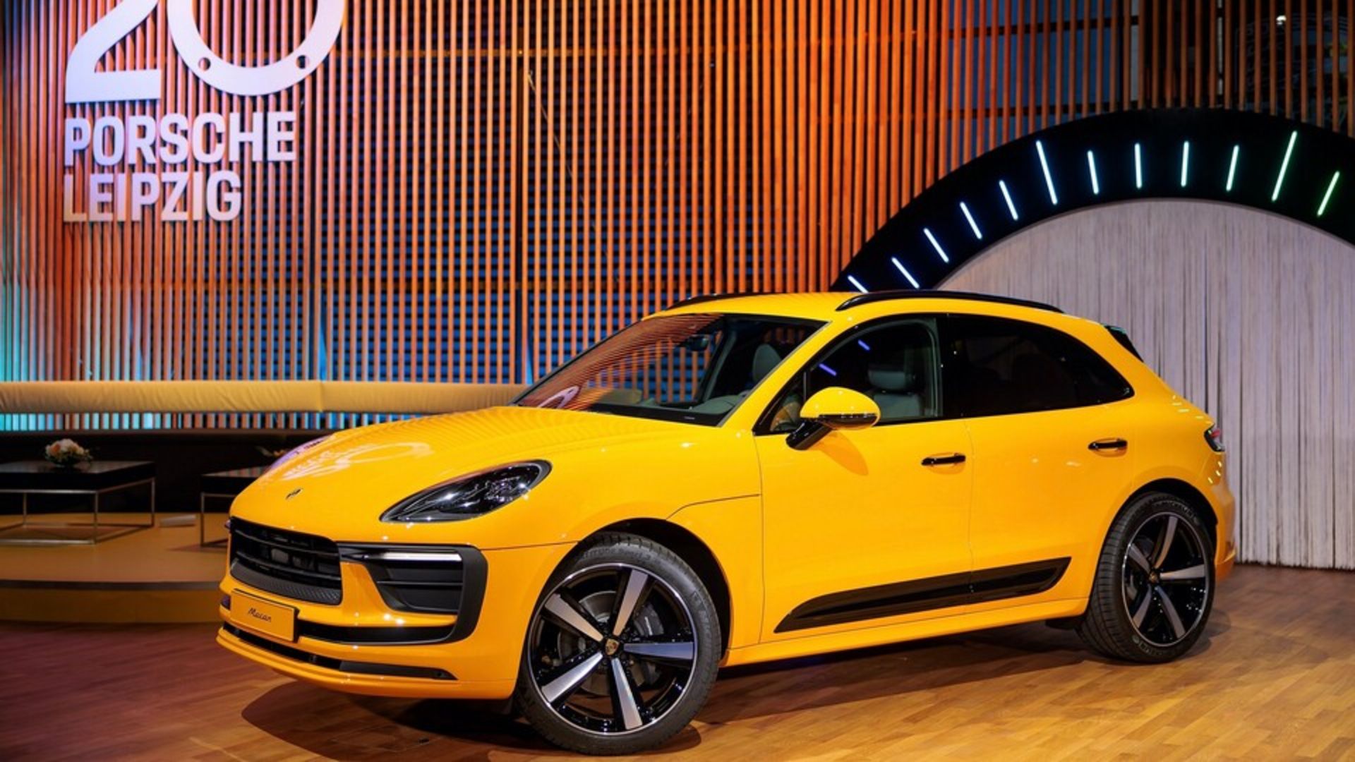 Signal-Yellow-Porsche-Macan-4