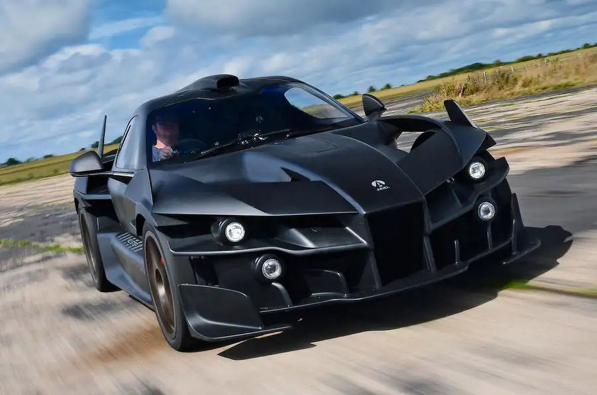 ariel-hipercar-2022-front-quarter-tracking-1024