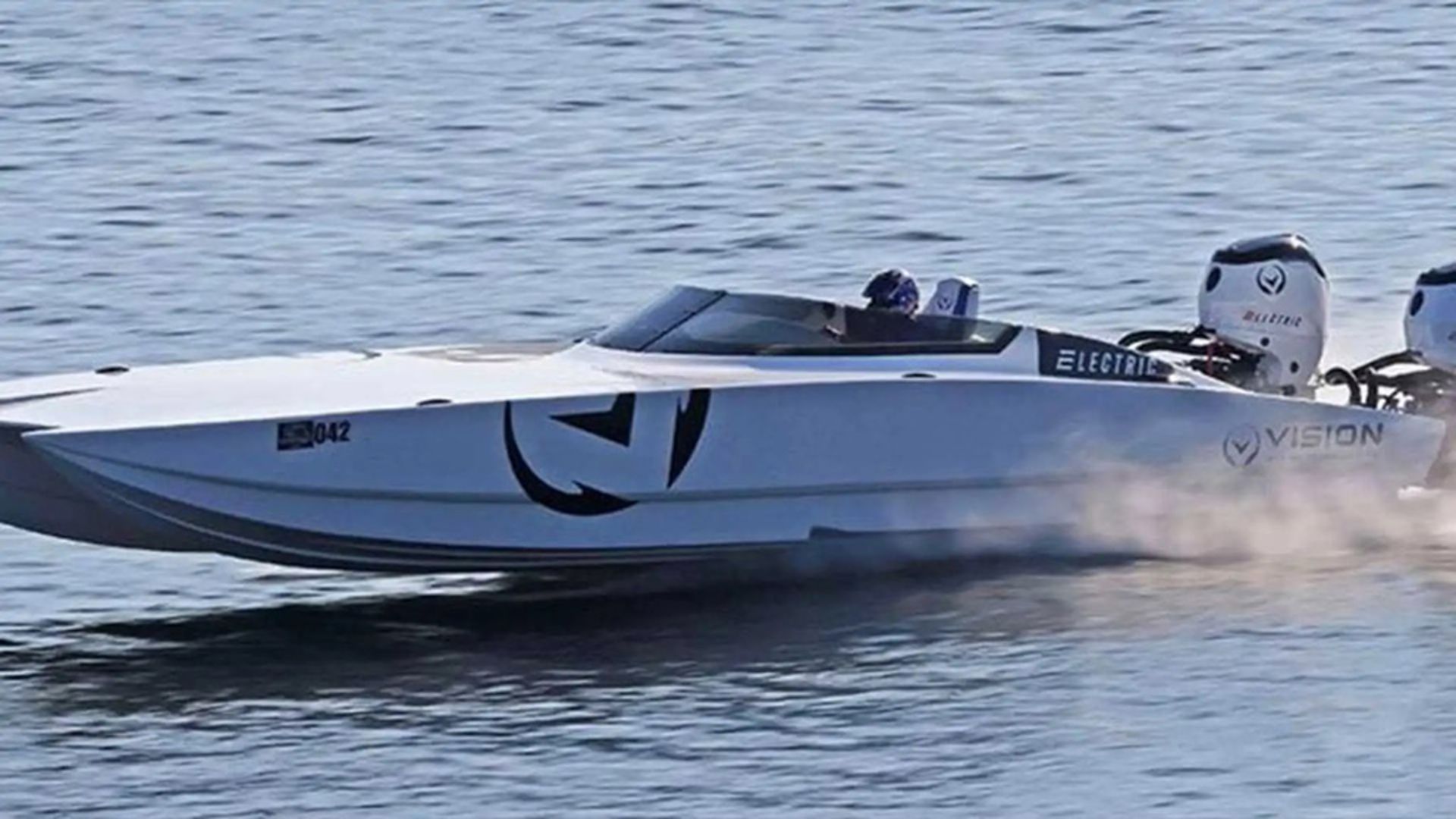 vision-marine-outboard-motors-boat-1024