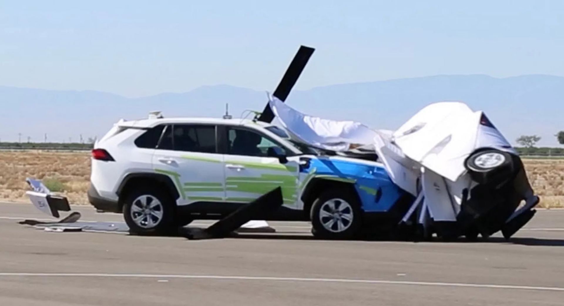 2022-AEB-Stills_Rav4-LeftTurn_2-1024