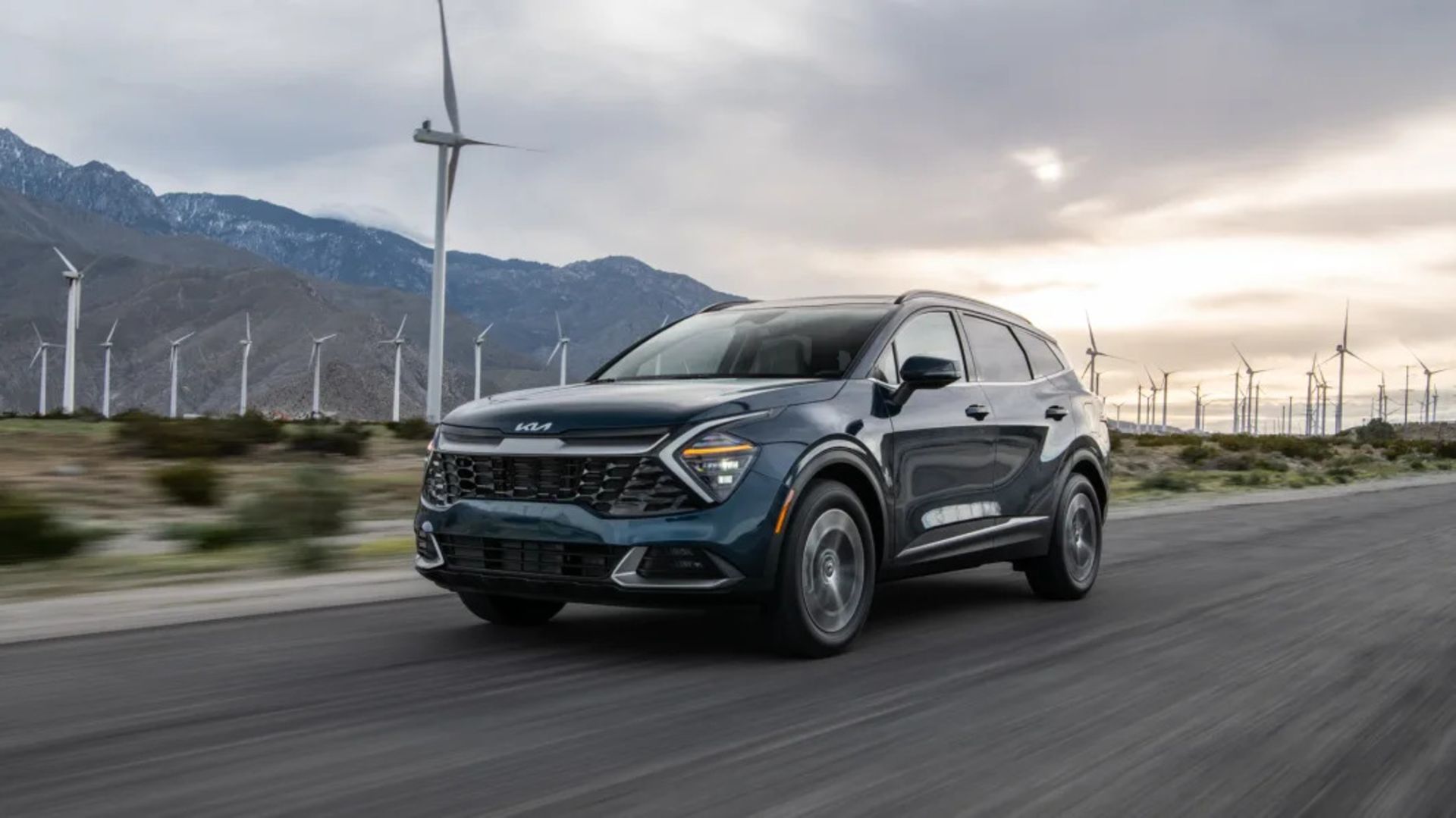 2023-Kia-Sportage-EX-Hybrid-action-front-three-quarter