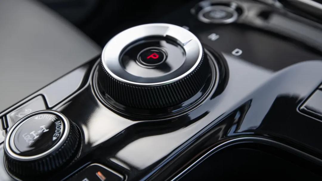 2023-Kia-Sportage-EX-Hybrid-shifter