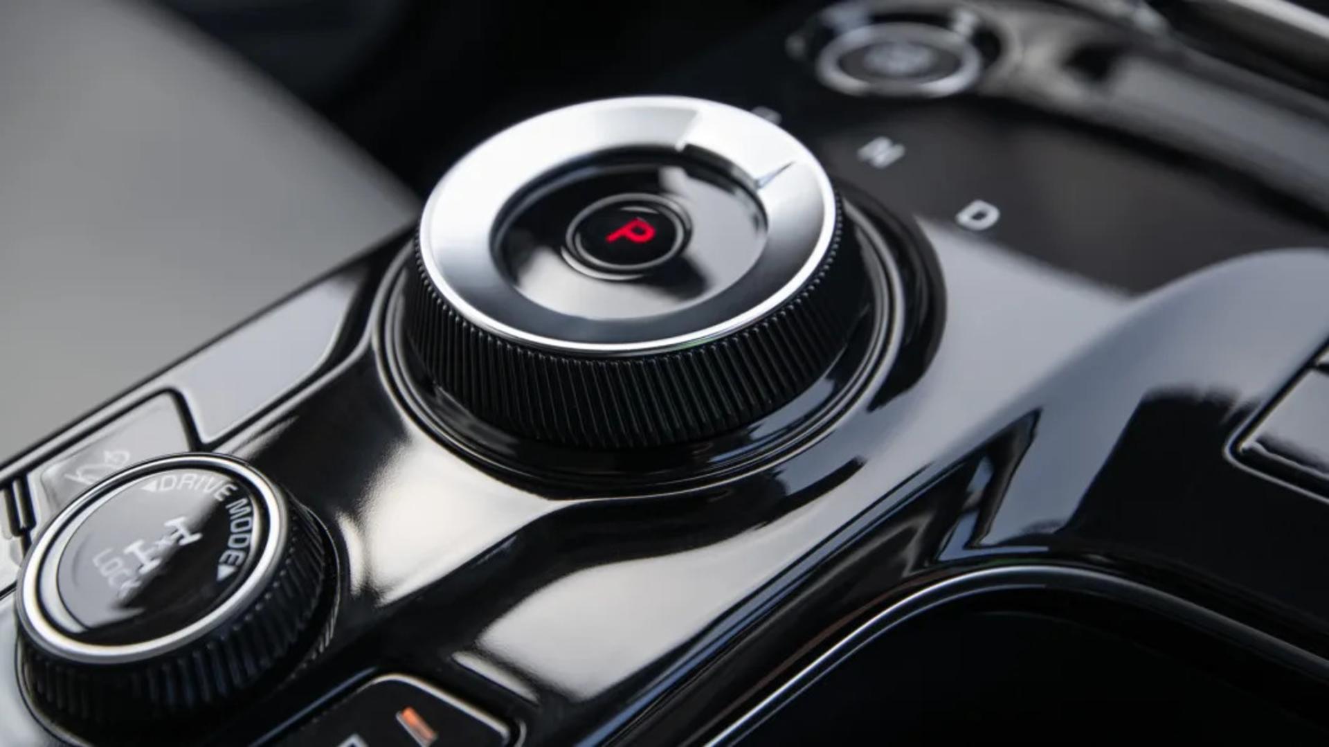 2023-Kia-Sportage-EX-Hybrid-shifter