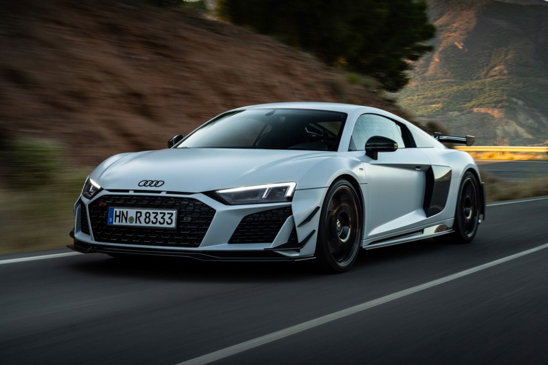 Audi-Audi-R8-V10-GT-RWD-4