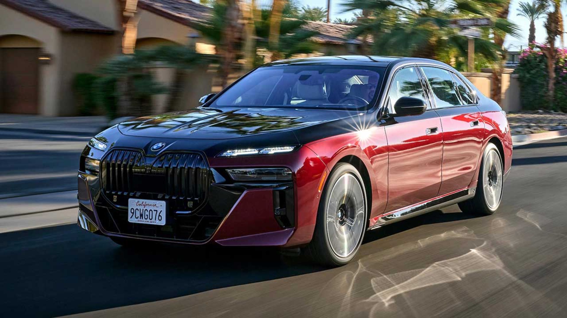 2023-BMW-760i-xDrive-01