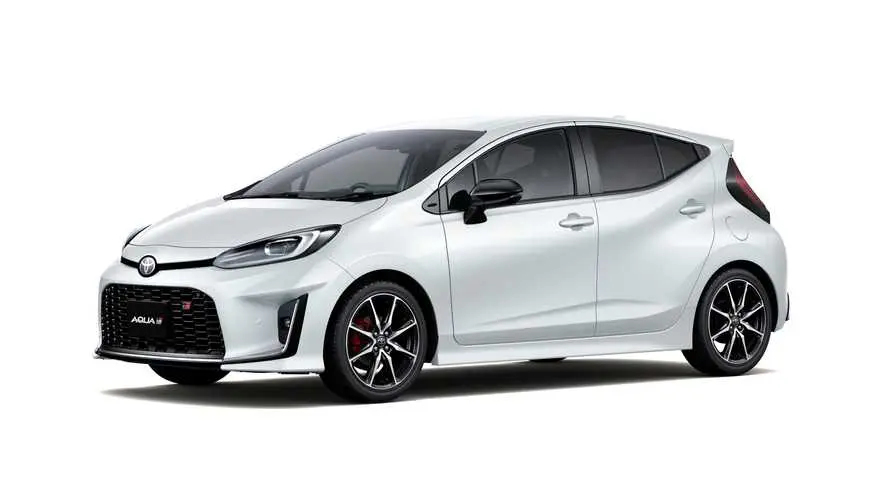 2023-toyota-aqua-gr-sport (1)