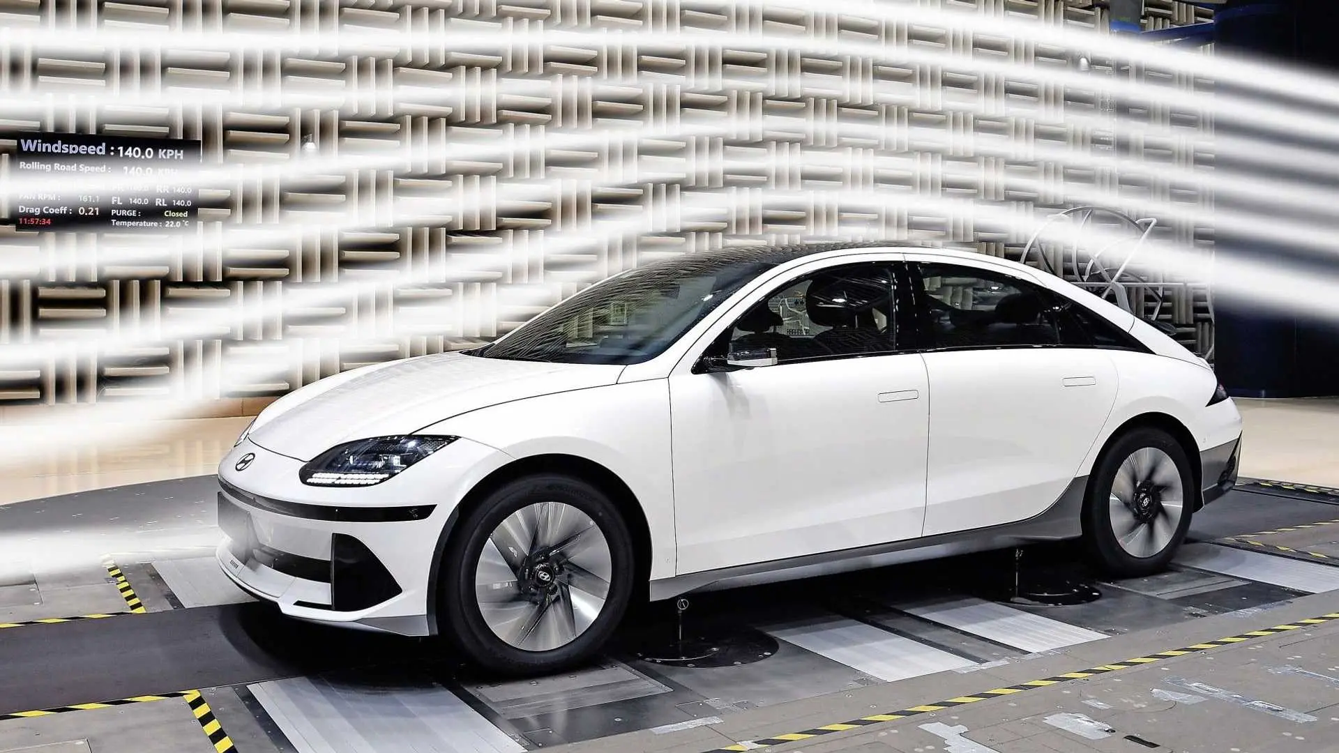 2024-hyundai-ioniq-6-in-the-wind-tunnel (2)