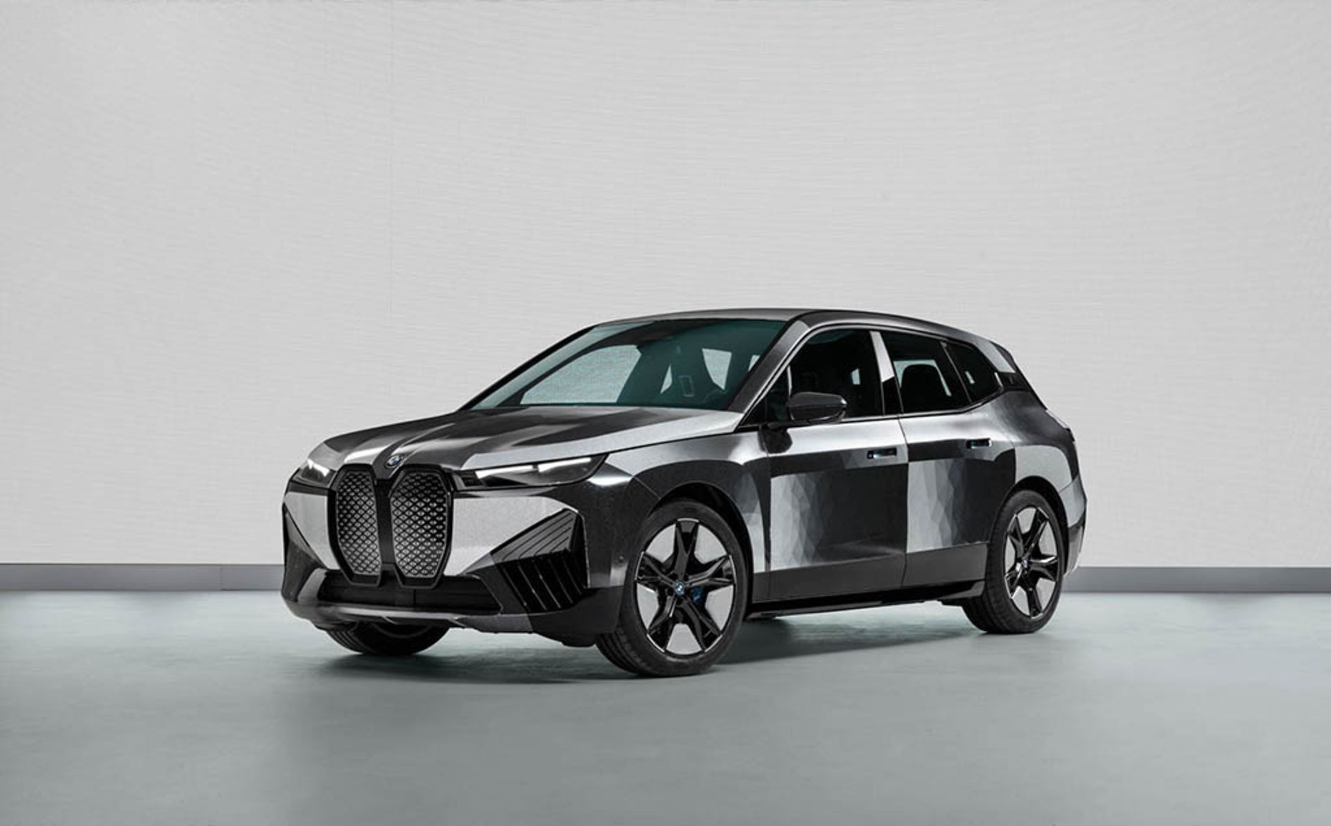 BMW-iX-Flow-Featuring-E-Ink-5-of-24