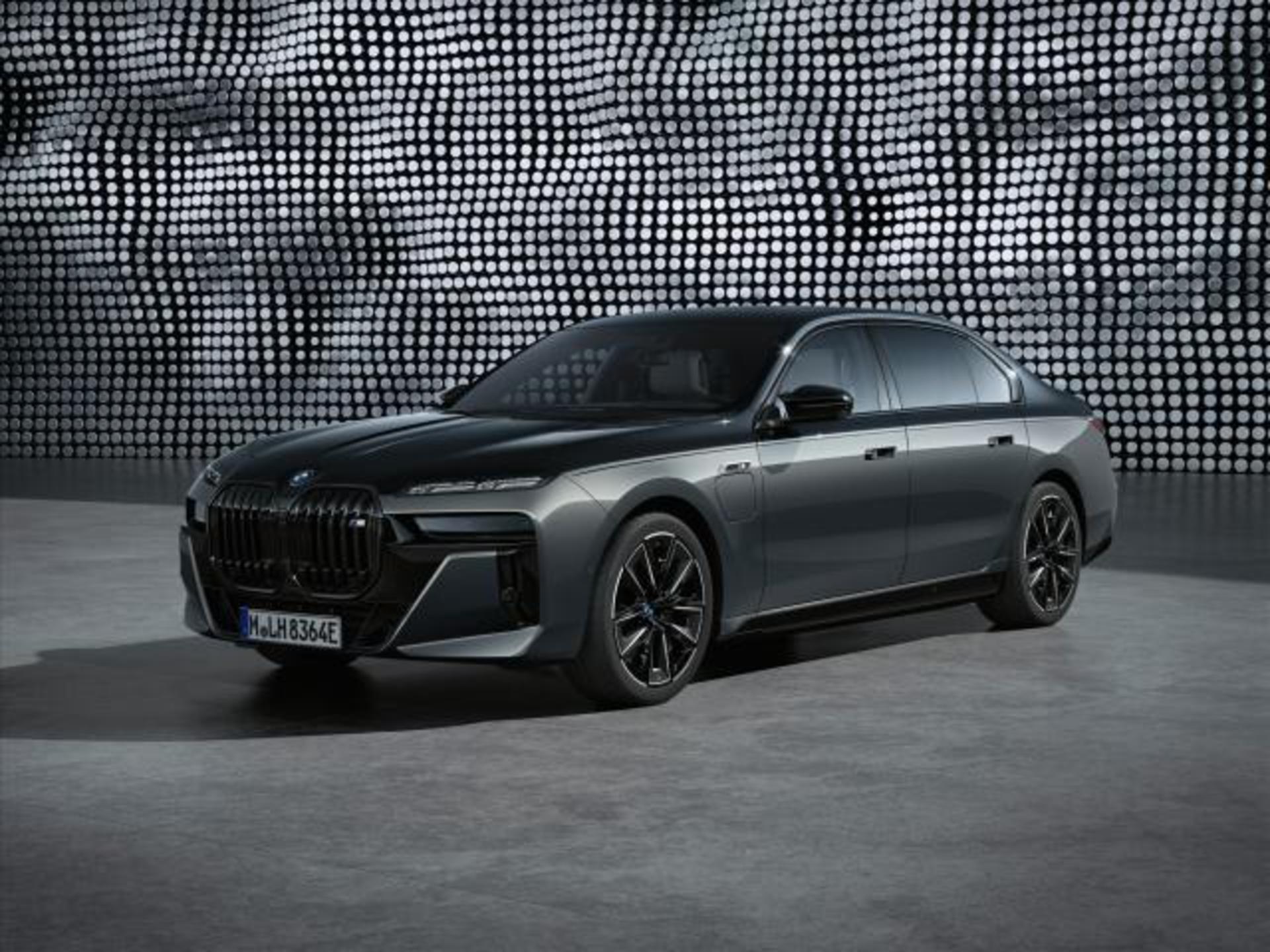 bmw-m760e-xdrive-2022