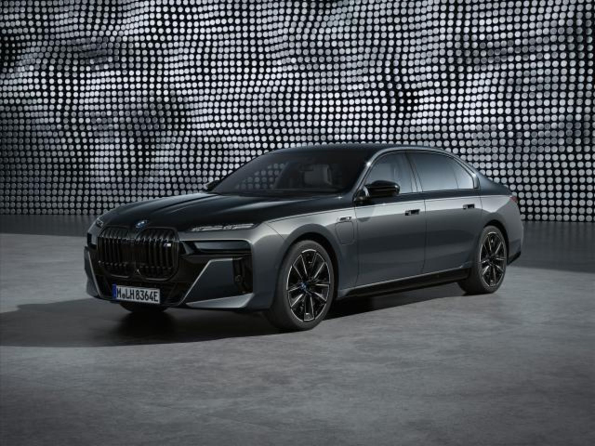 bmw-m760e-xdrive-2022