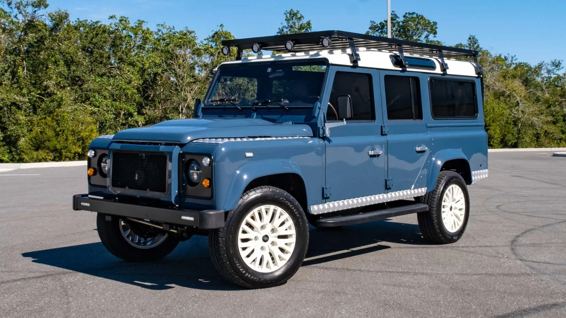 ecd-automotive-design-electric-land-rover-defender (12)