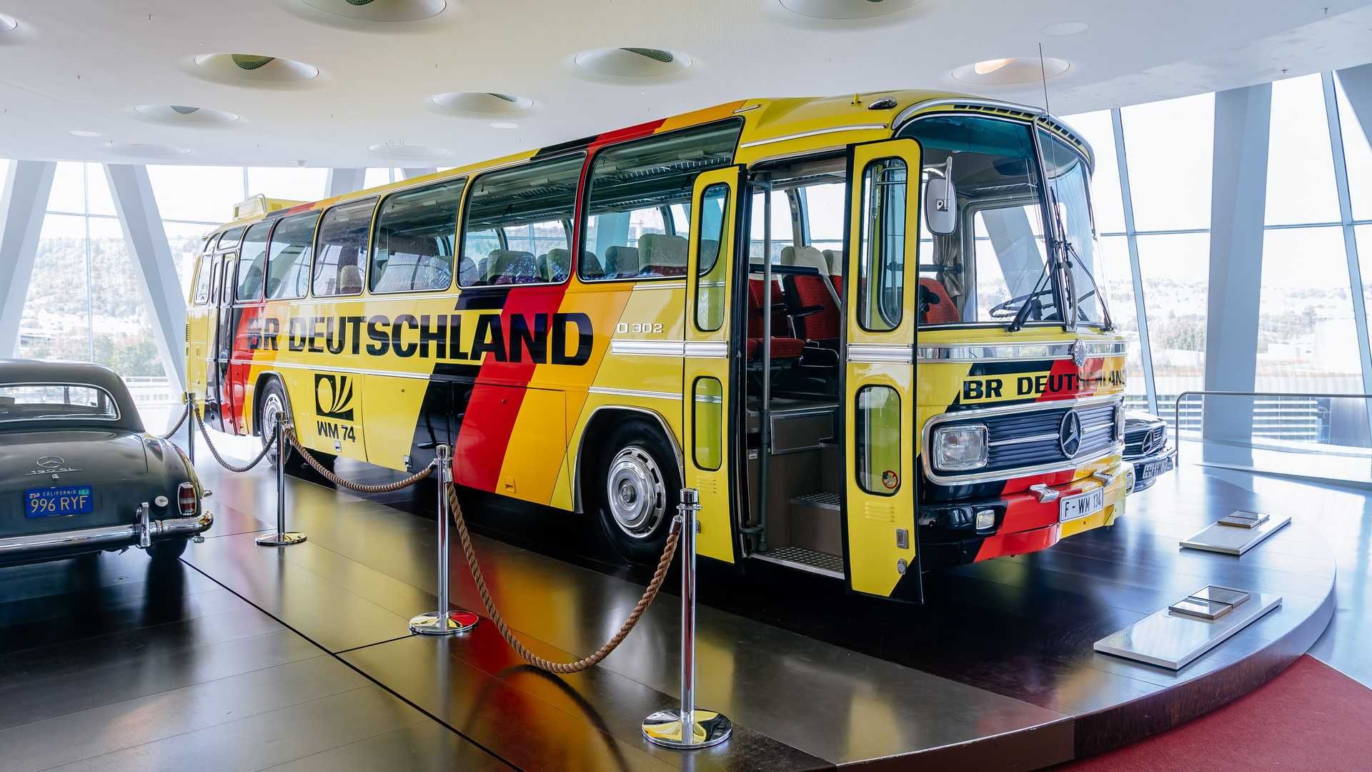 mercedes-benz-o-302-bus-from-the-1974-football-world-cup