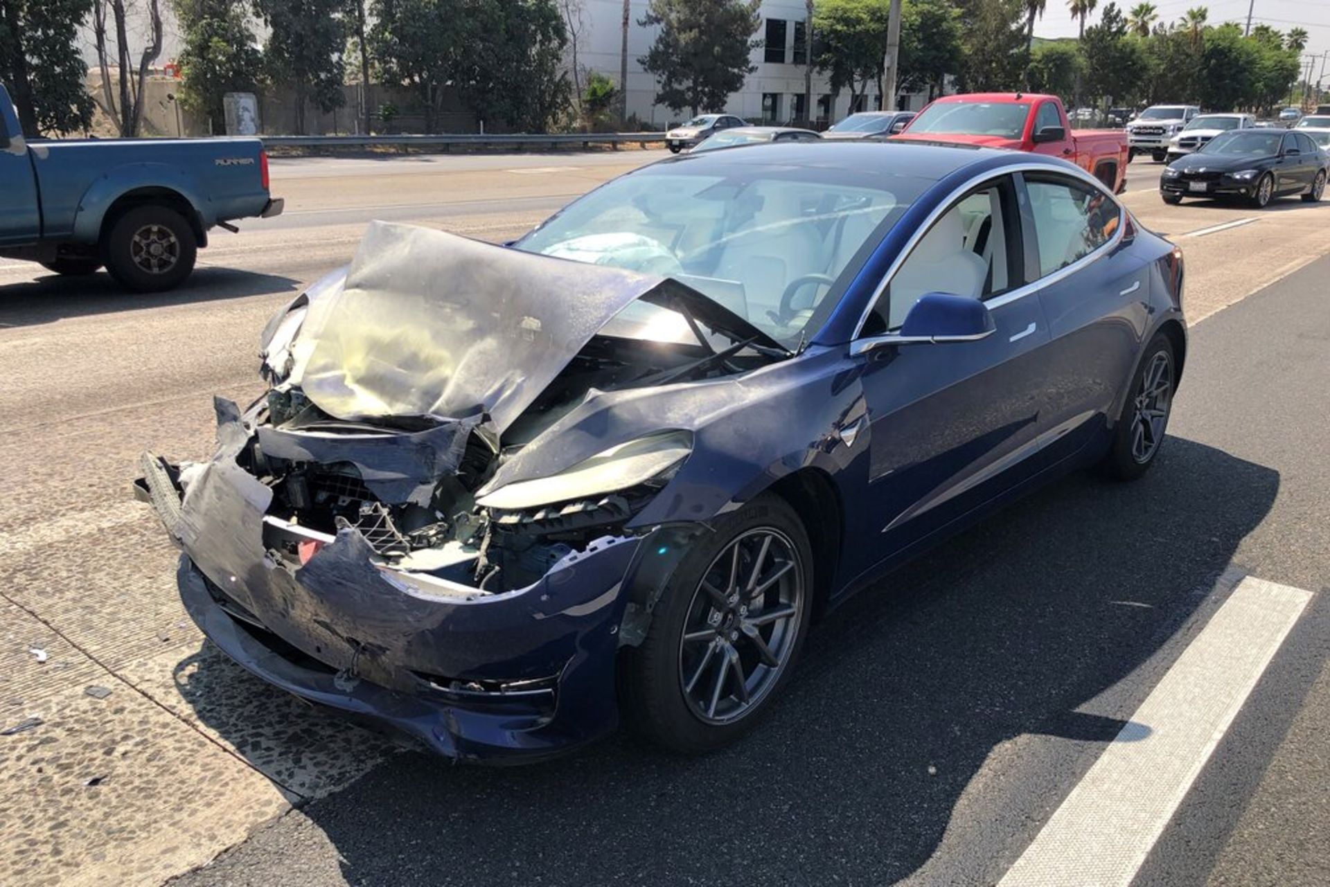 rsz_1tesla_3_crash