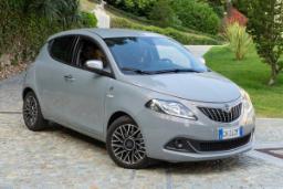 Lancia-Ypsilon-1