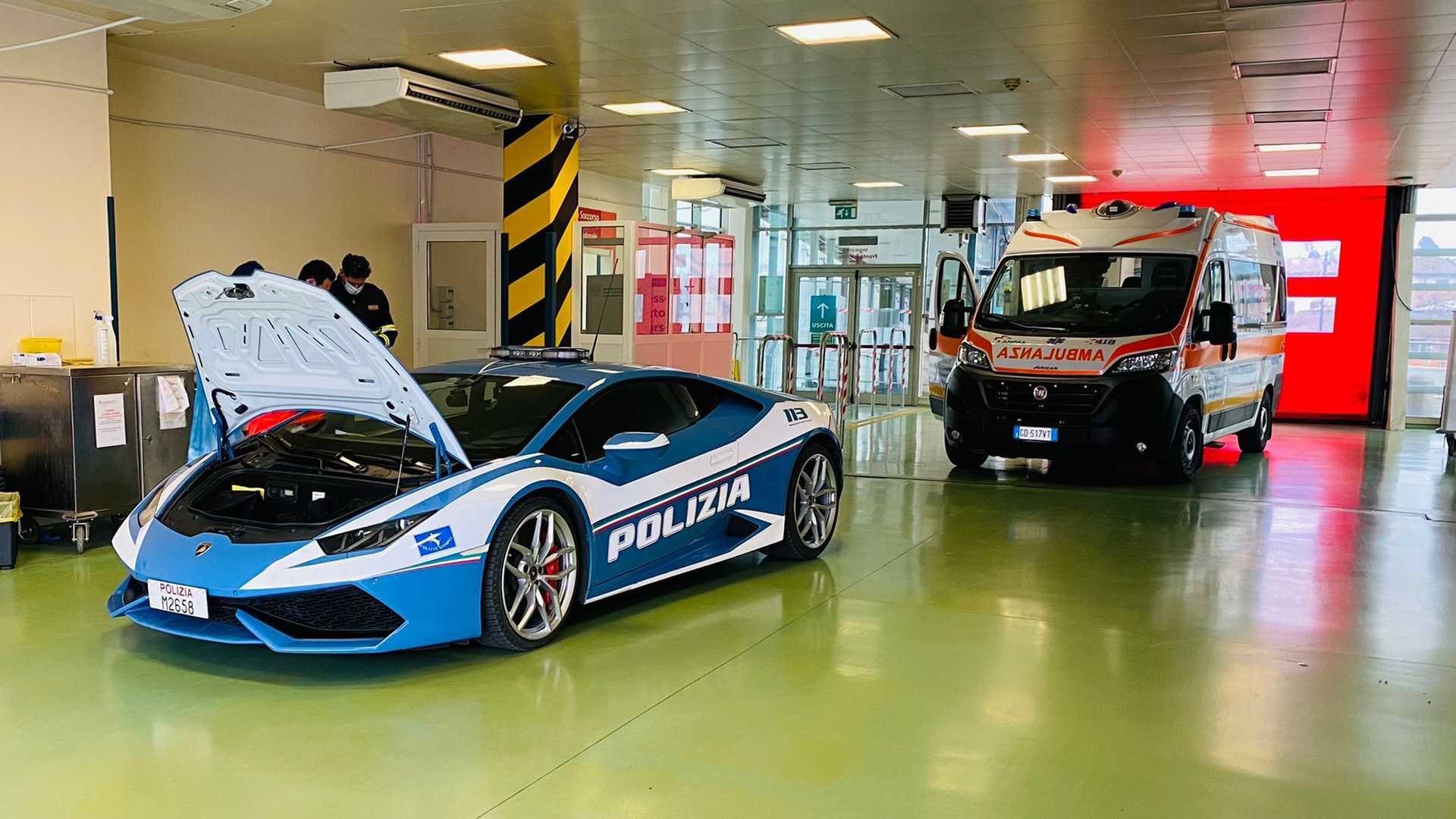 lamborghini-huracan-police-car-transports-two-kidney