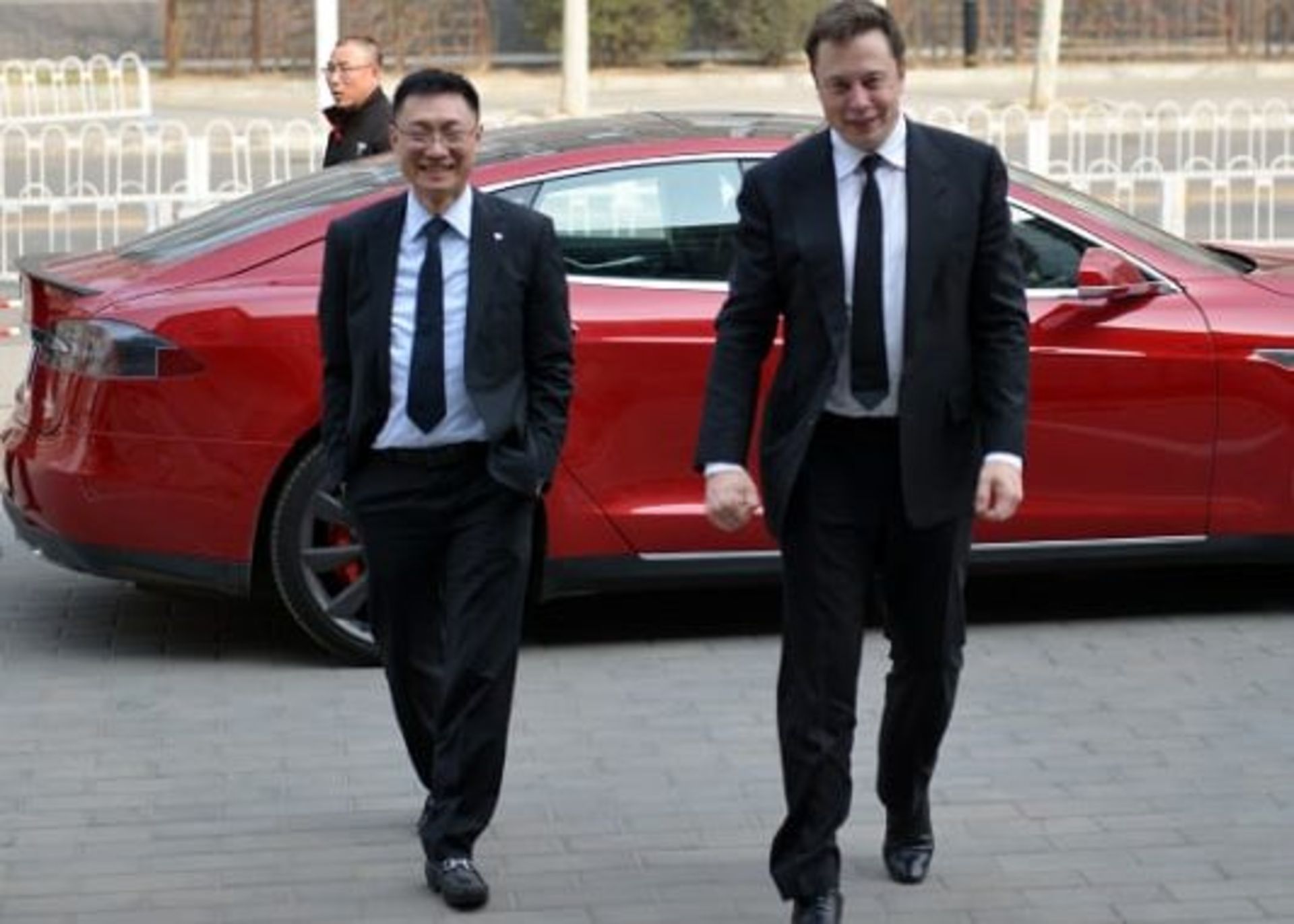 tom-zhu-elon-musk-533x381