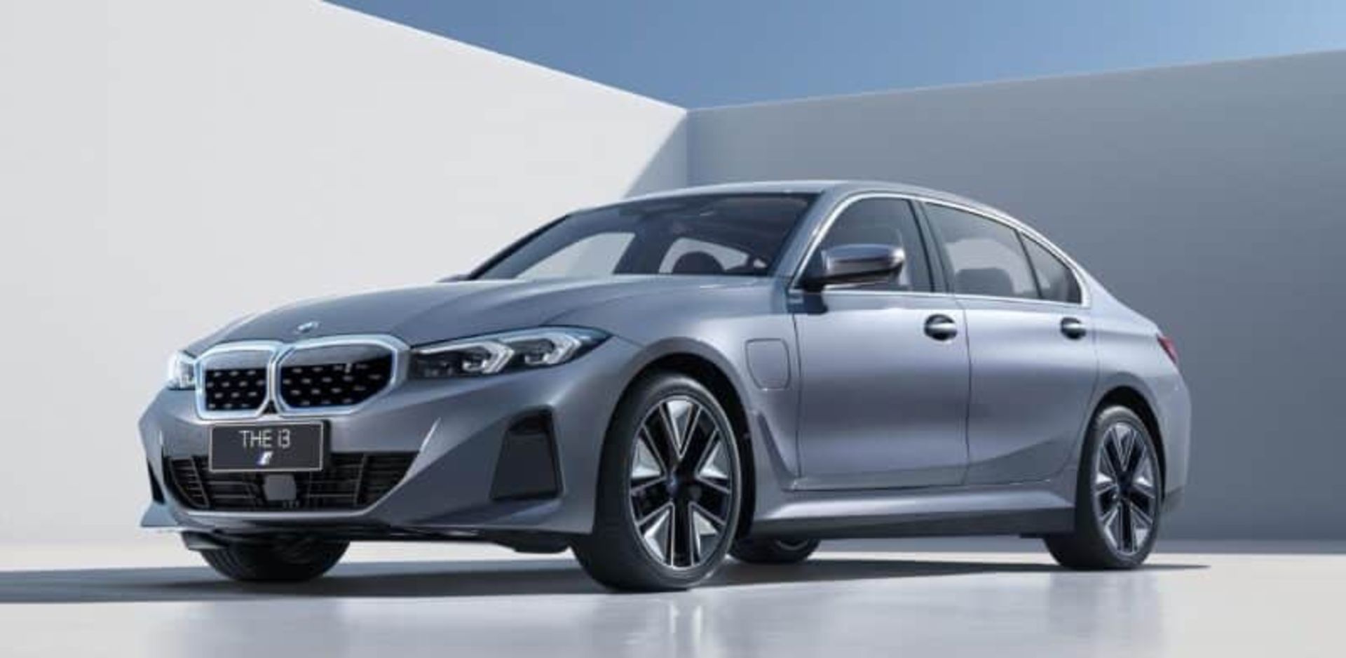 2022-BMW-i3-eDrive35-L-1-800x391